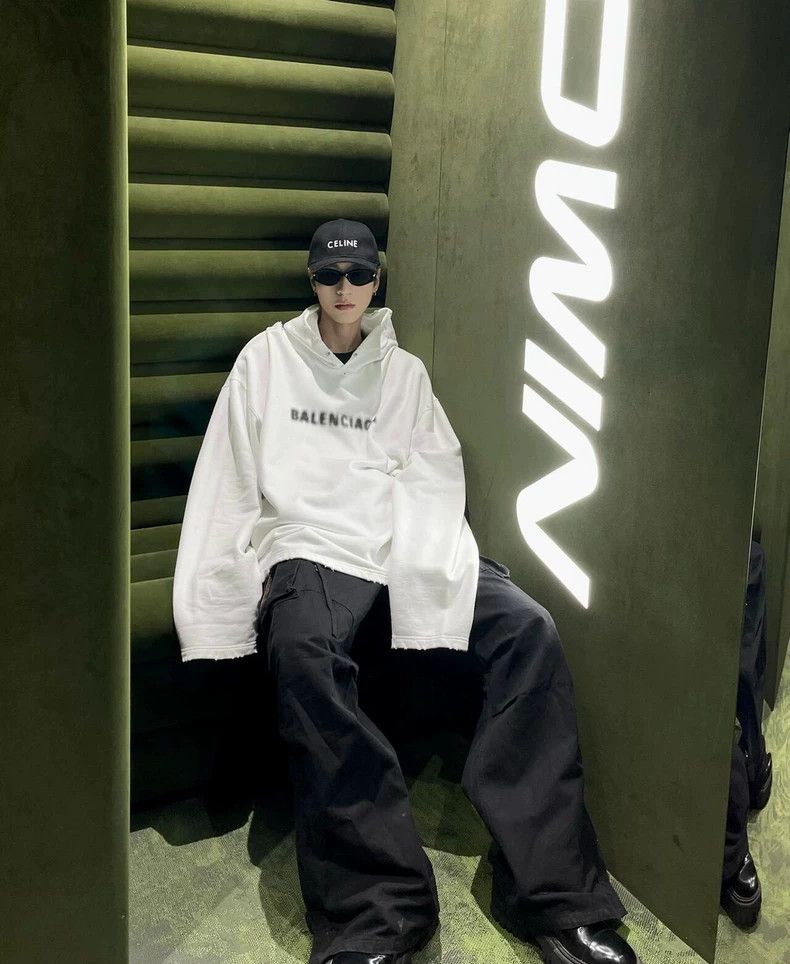 Balenciaga Balenciaga Fuzzy letter white hole sweater Logo mosaic let Size US S / EU 44-46 / 1 - 6 Thumbnail