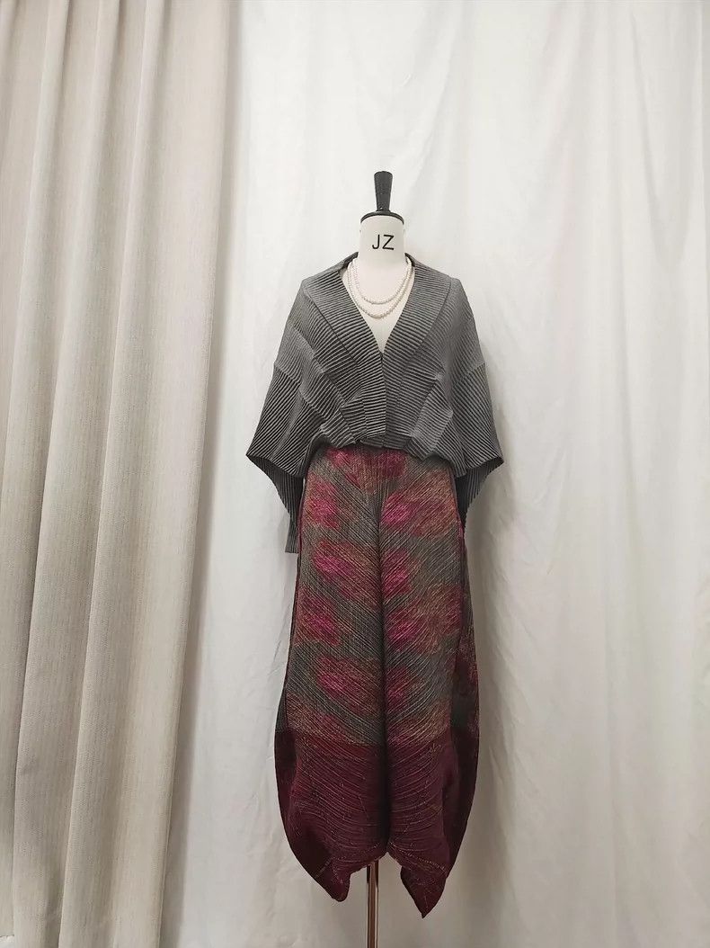 Issey Miyake Issey Miyake PP Vintage Rose - dmc Size US 30 / EU 46 - 1 Thumbnail