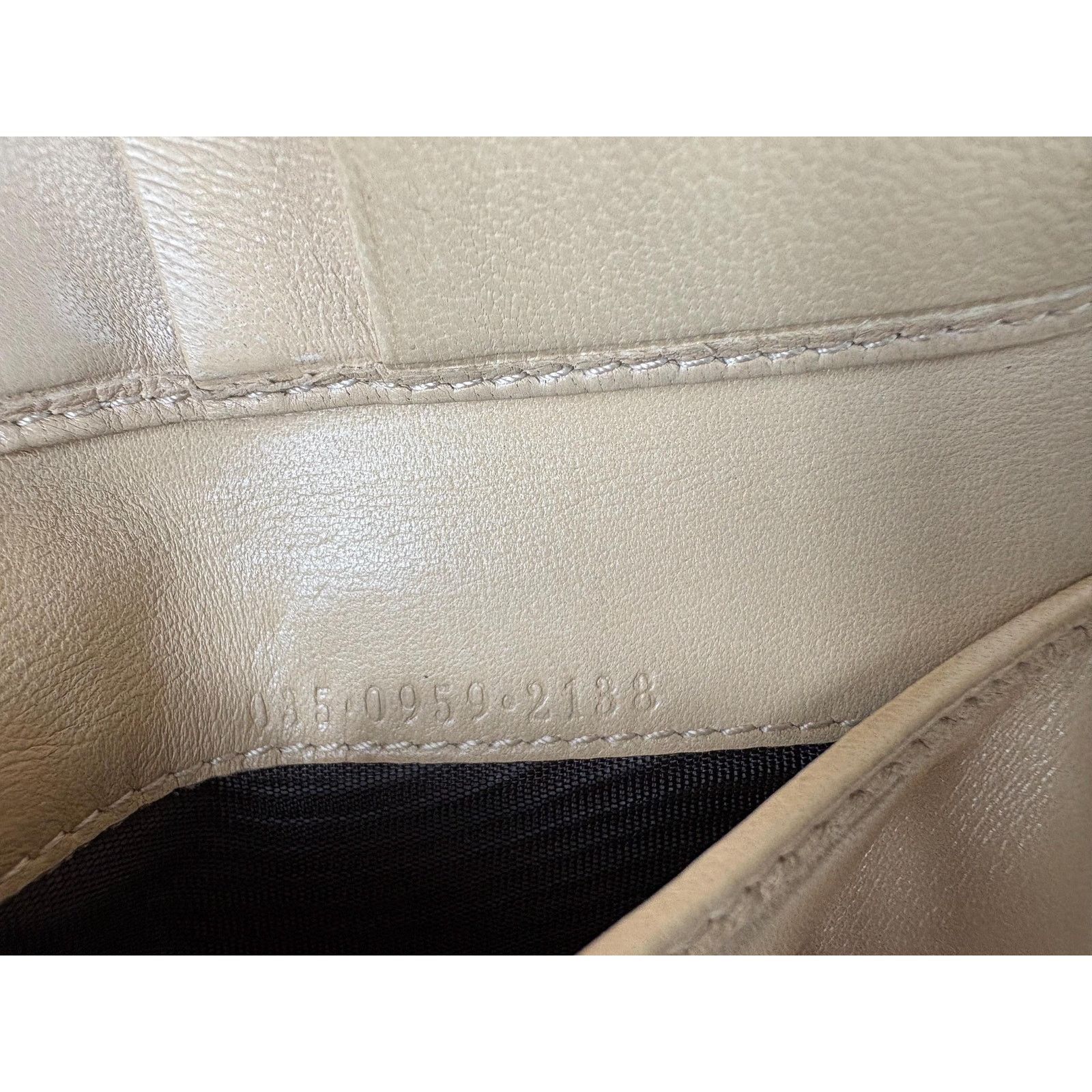 Gucci Authentic Gucci Compact Neon Beige Wallet GG Size ONE SIZE - 8 Thumbnail