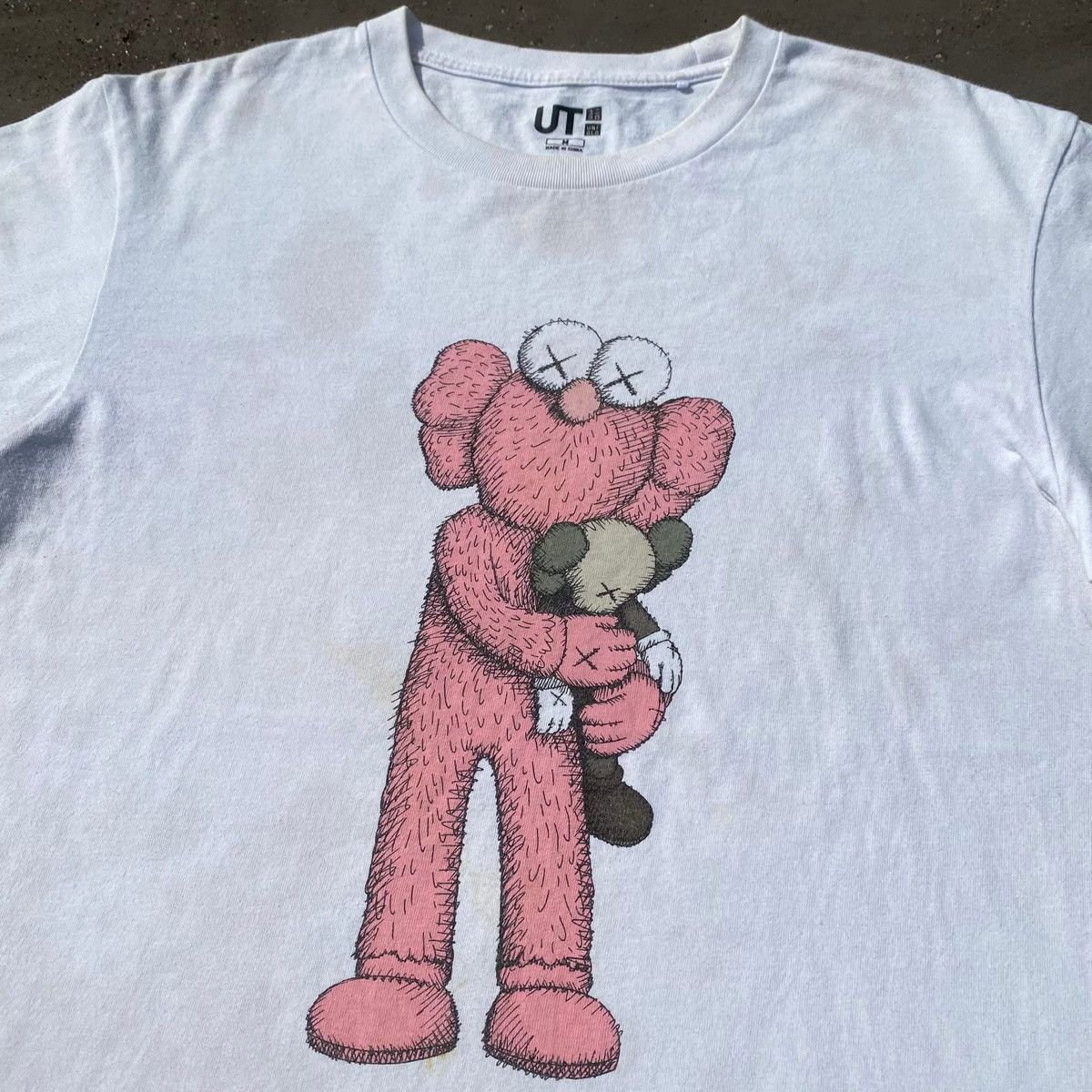 Uniqlo RARE ‼️ Kaws Size US M / EU 48-50 / 2 - 2 Thumbnail