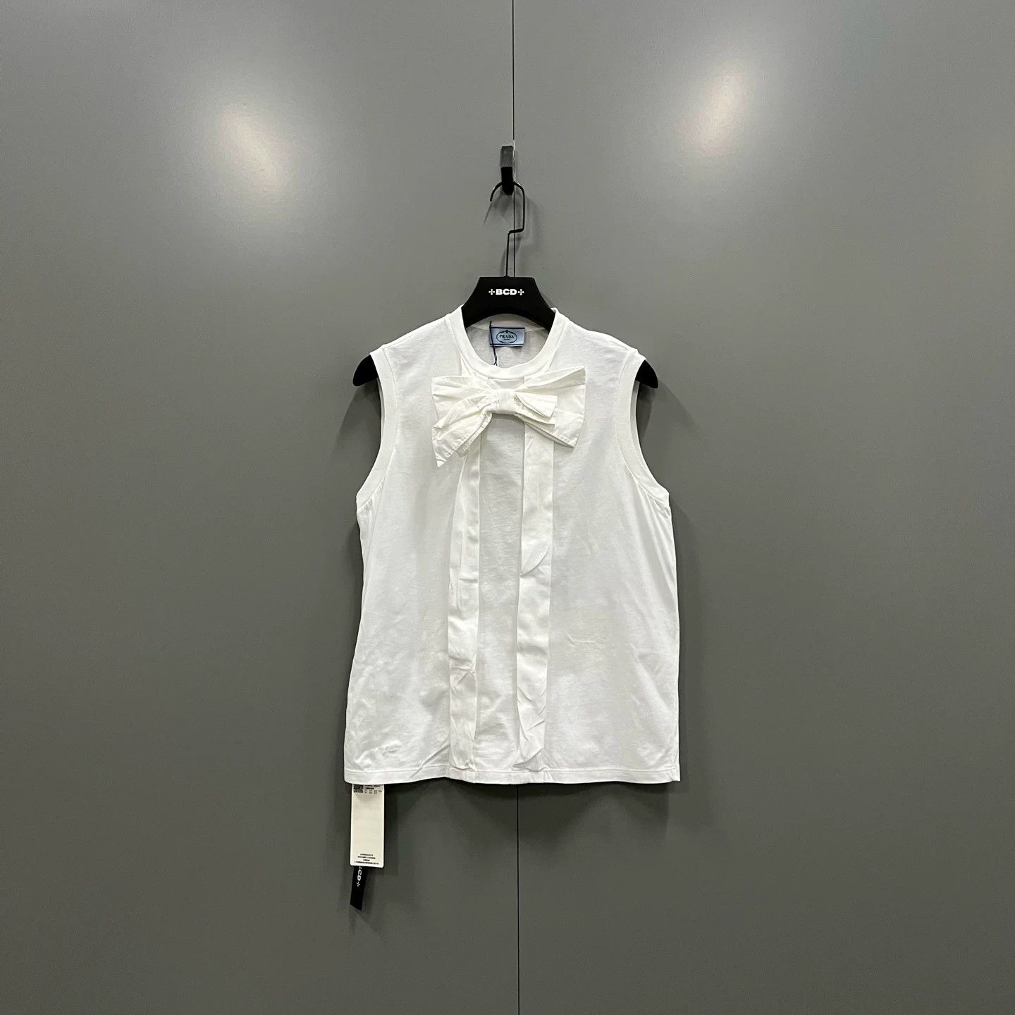 Prada PRADA White Collar Bow Vest Size XS / US 0-2 / IT 36-38 - 1 Thumbnail