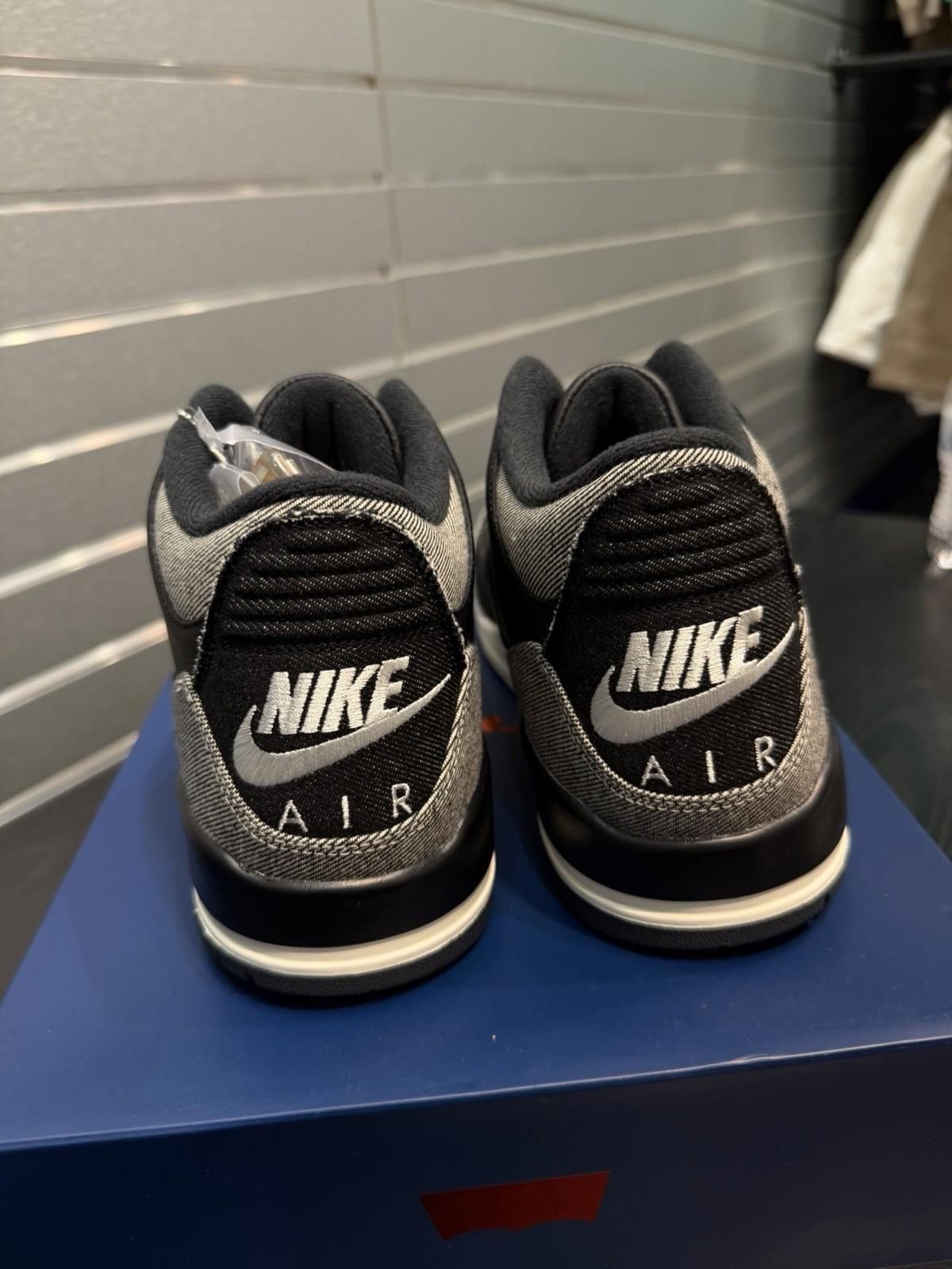 Jordan Brand Nike Air Jordan 3 Retro Levi’s Black IR0914-400 Men’s (13) Size US 13 / EU 46 - 3 Thumbnail