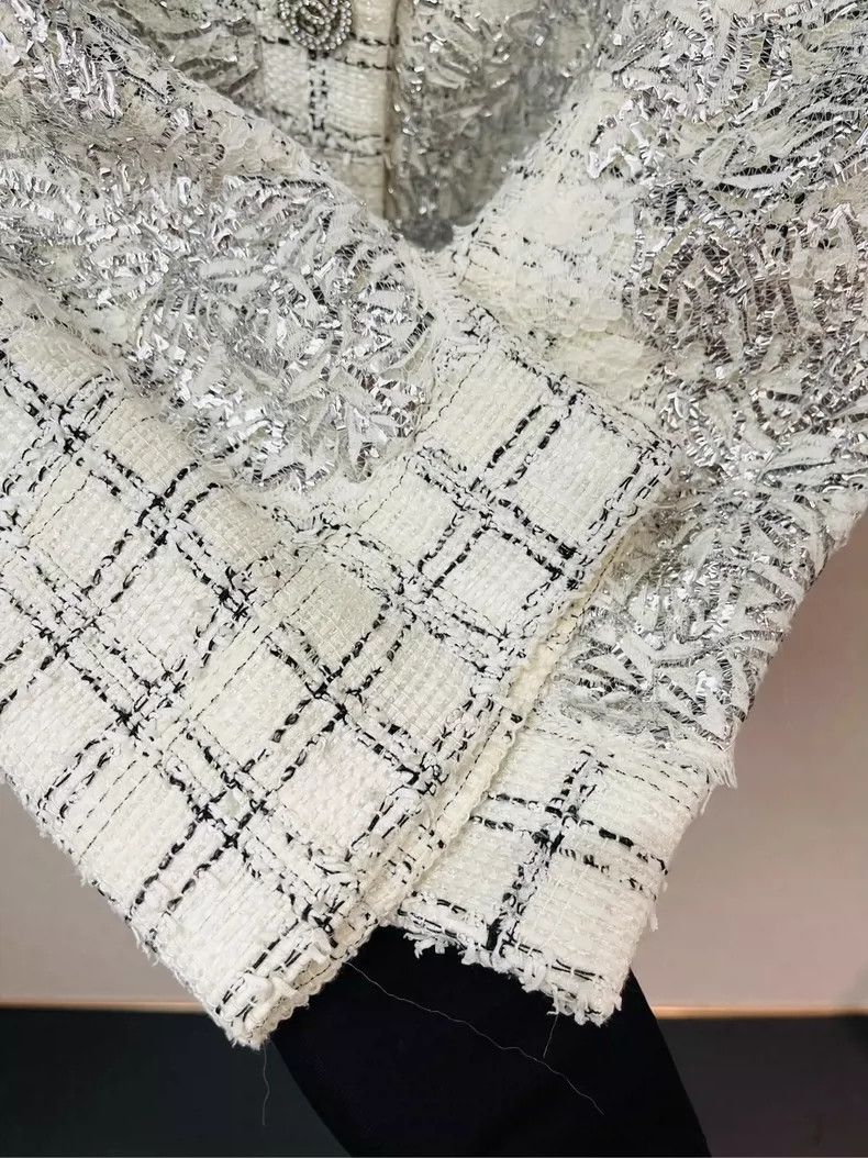 Chanel Chanel White embroidered silver lace short jacket 2504-Next Size XS / US 0-2 / IT 36-38 - 4 Thumbnail