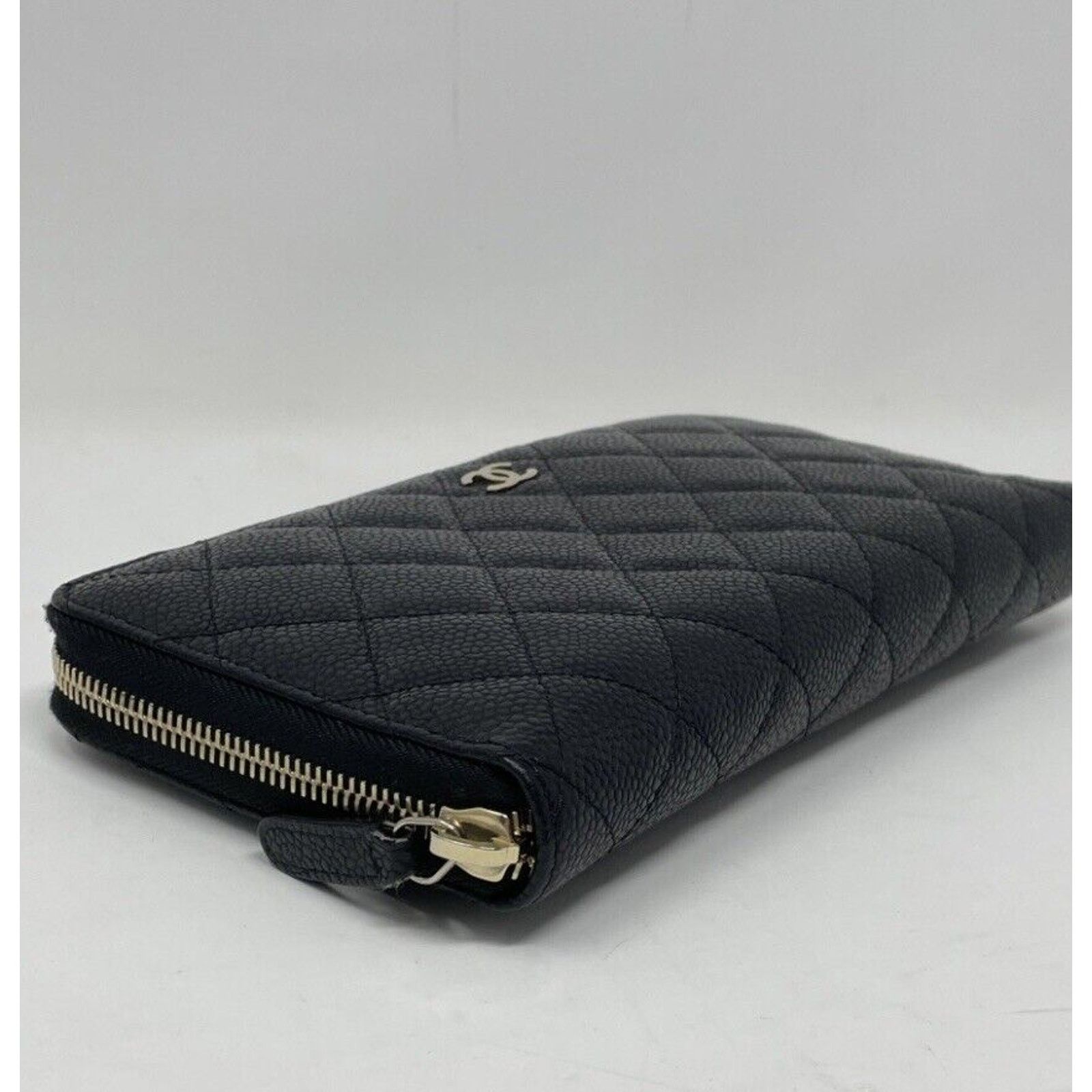 Chanel Authentic chanel quilted caviar zip wallet Size ONE SIZE - 6 Thumbnail