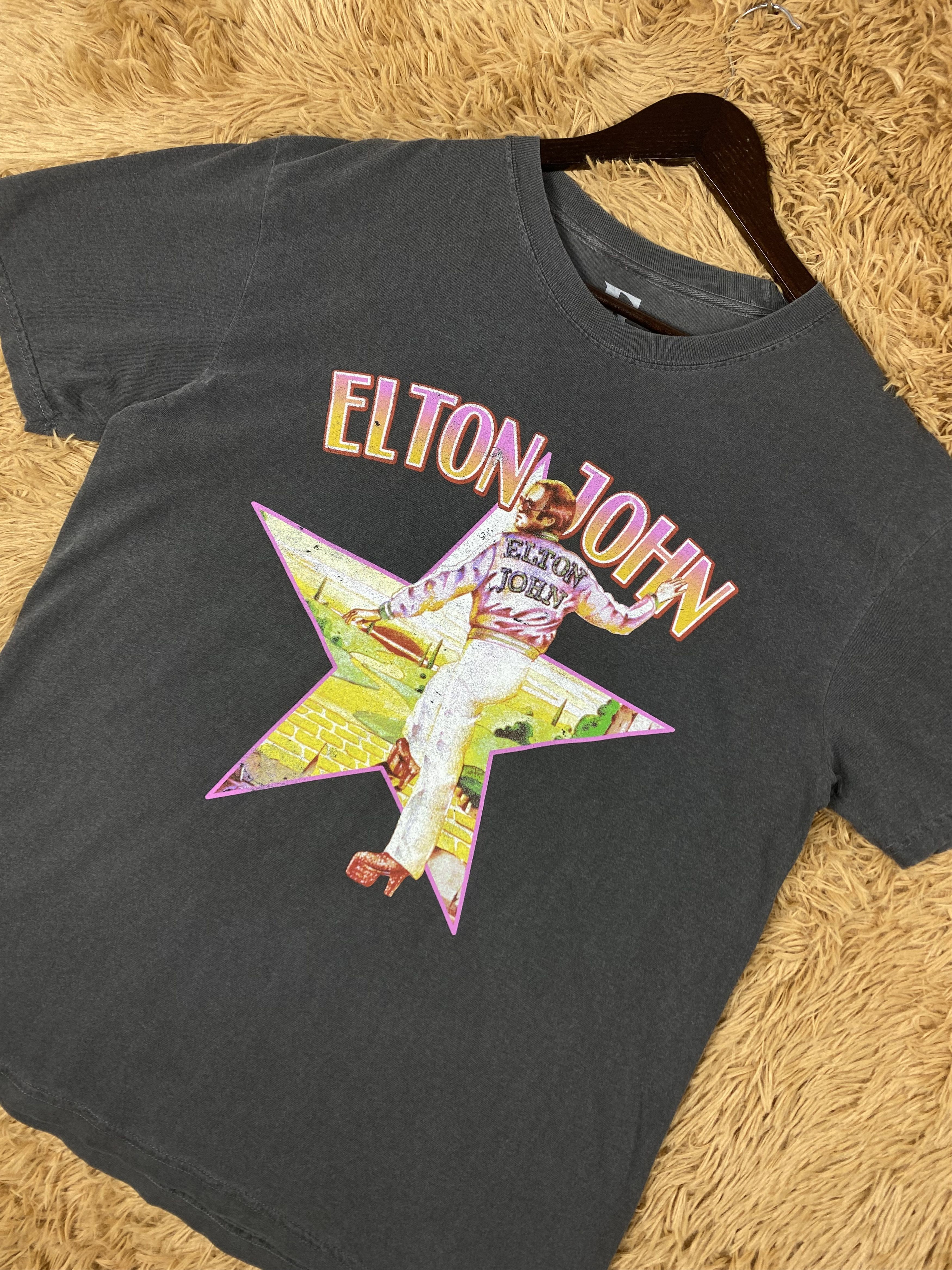 Band Tees Vintage Elton John Shorts Sleeve T-Shirts PT0093 Size US L / EU 52-54 / 3 - 2 Thumbnail