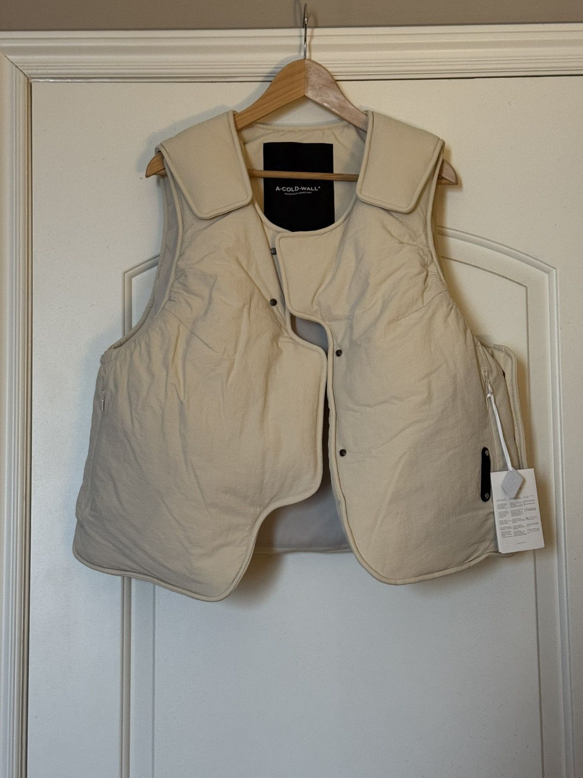 A-COLD-WALL* A-Cold-Wall* Asymmetrical Ivory Cream Padded Gilet Vest Size US XL / EU 56 / 4 - 1 Thumbnail
