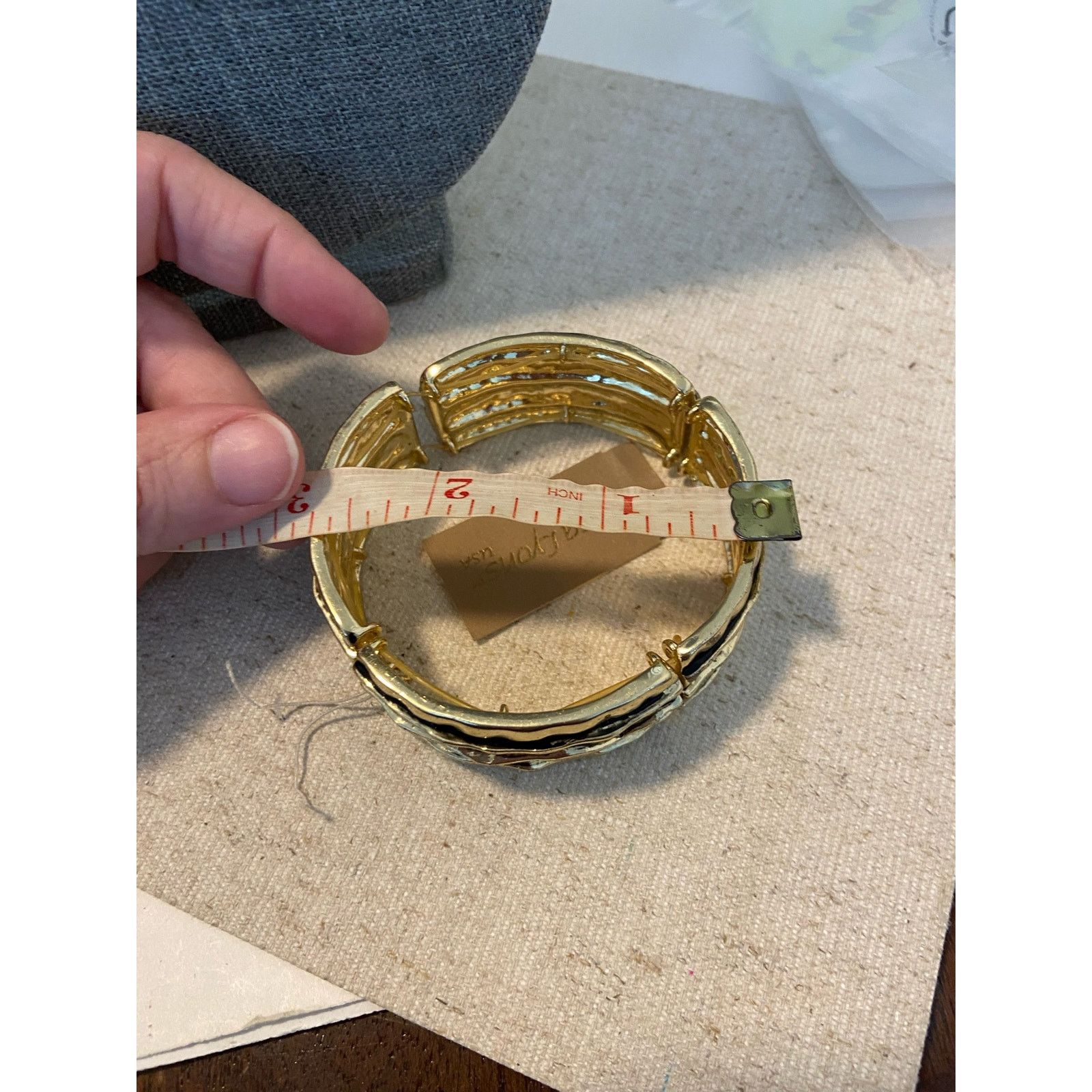 Other cuff bracelet Repaired Gold tone textured Size ONE SIZE - 4 Thumbnail
