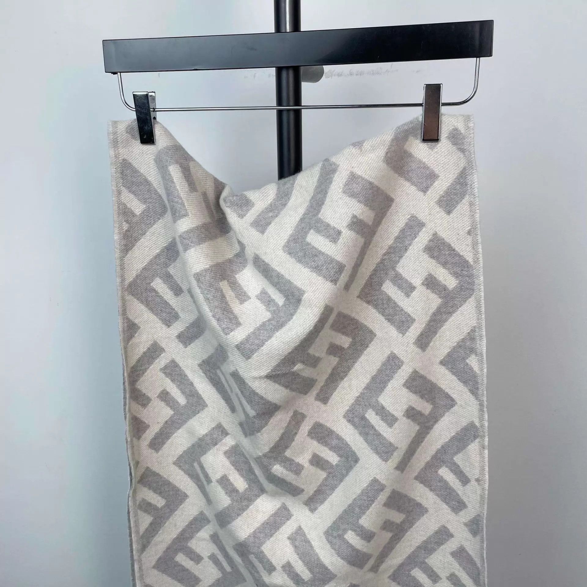 Fendi Fendi cashmere scarf 170x45cm Size ONE SIZE - 6 Thumbnail