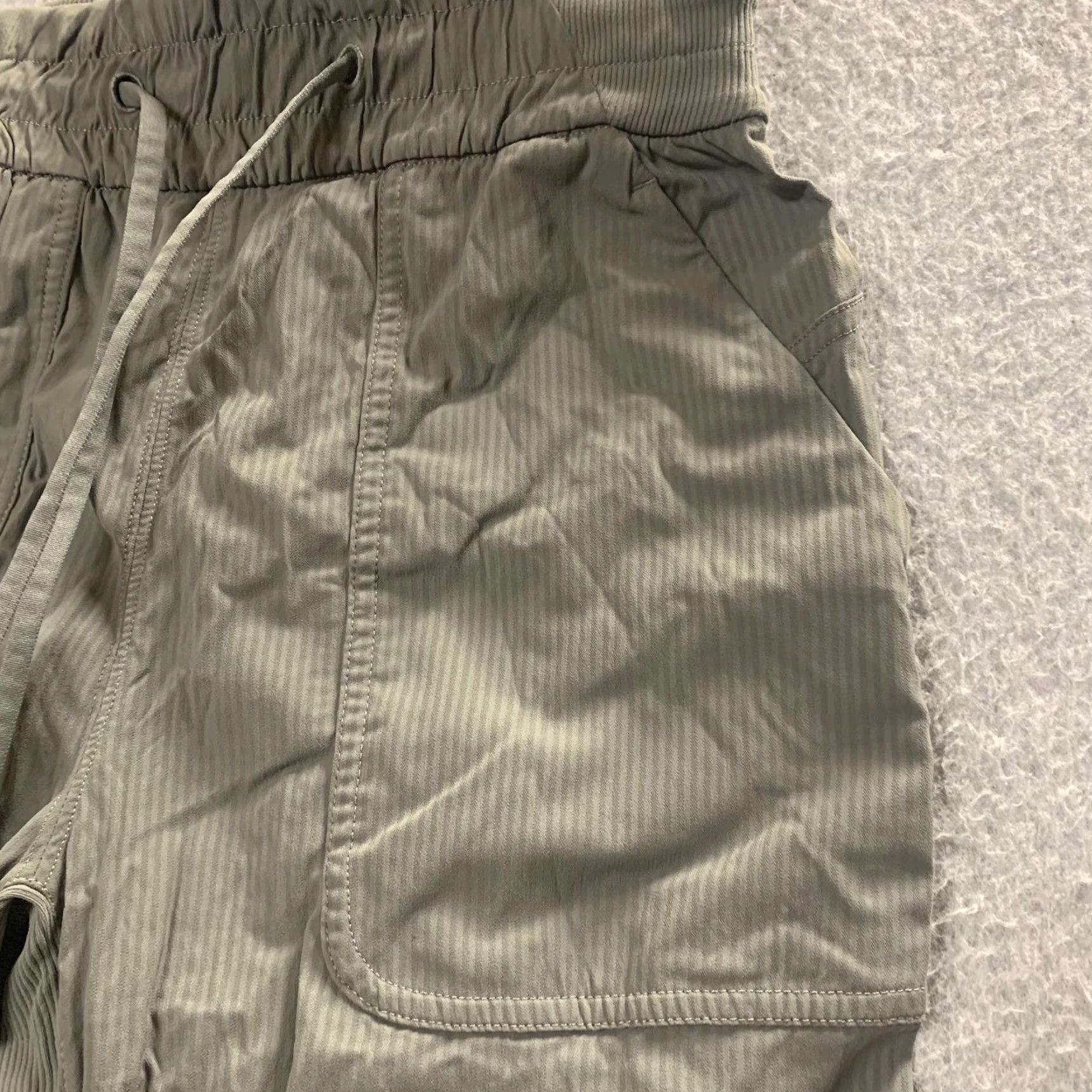 Lululemon Lululemon Women's Jogger Pants Size 2 Olive Green Parachute Drawstring Hem Shirts Pants? Size 26" / US 2 / IT 38 - 2 Thumbnail