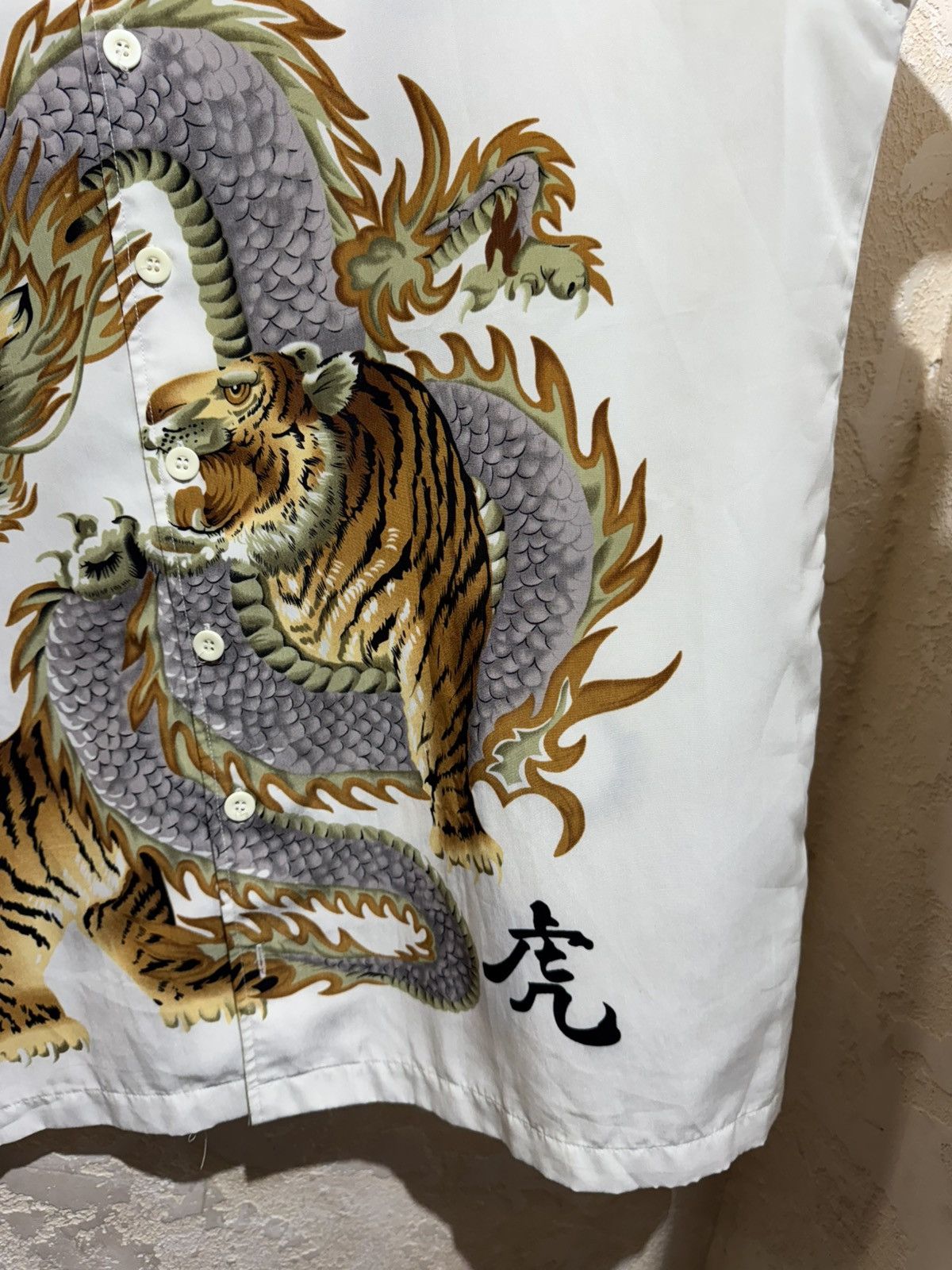 Vintage Dnon Jeans Hawaii Shirt Dragon Tiger Vintage L/XL Size US L / EU 52-54 / 3 - 7 Thumbnail