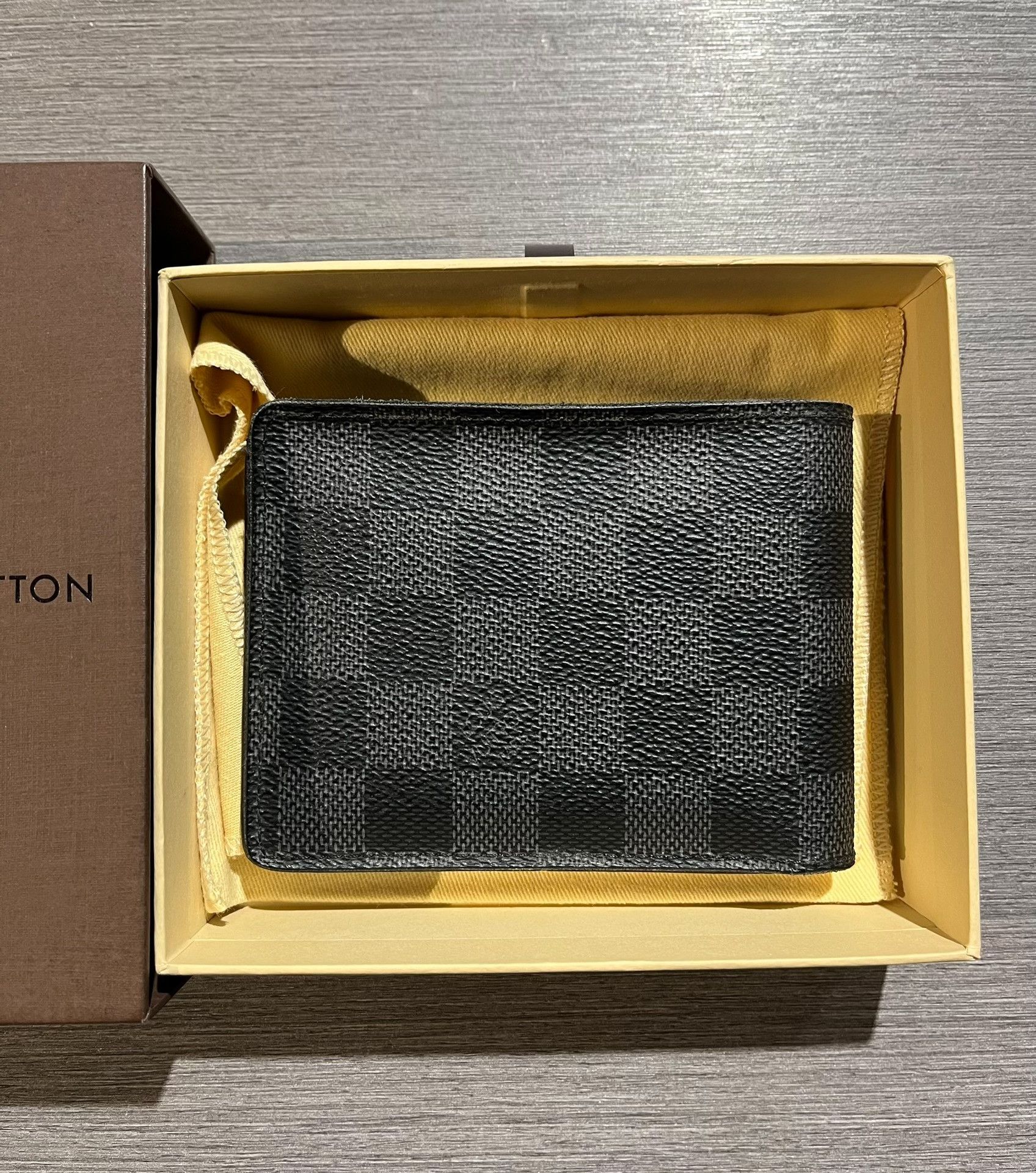 Louis Vuitton Louis Vuitton Checkered Black Item 42.5 Men Size ONE SIZE - 1 Thumbnail