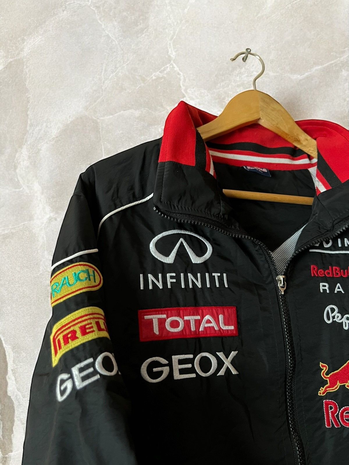 Vintage RED BULL RACING INFINITI Vintage RACING Jacket cars moto Size US L / EU 52-54 / 3 - 6 Thumbnail