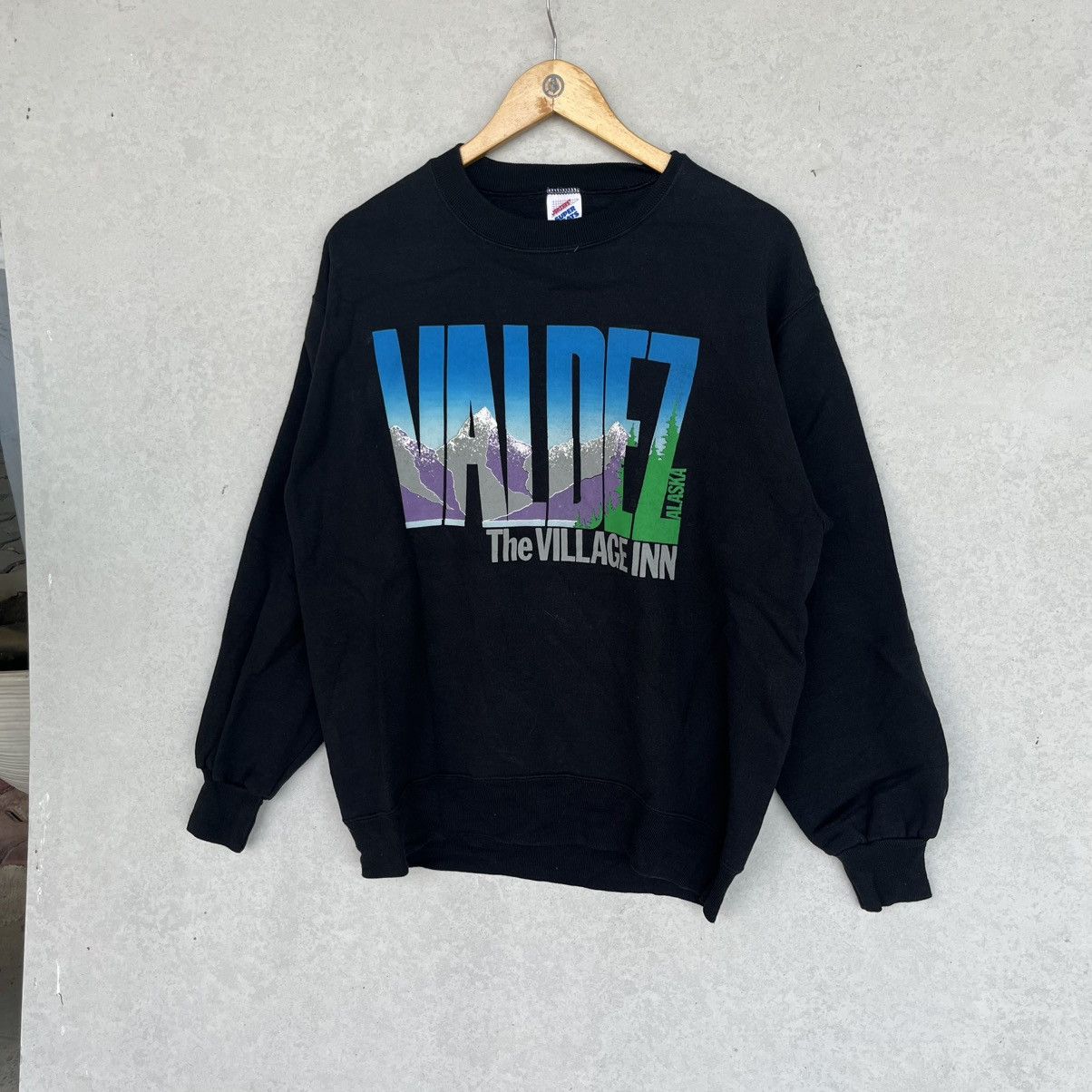 Other Vintage 90s Valdez Alaska Black Crewneck Sweatshirt Size L Size US L / EU 52-54 / 3 - 2 Thumbnail