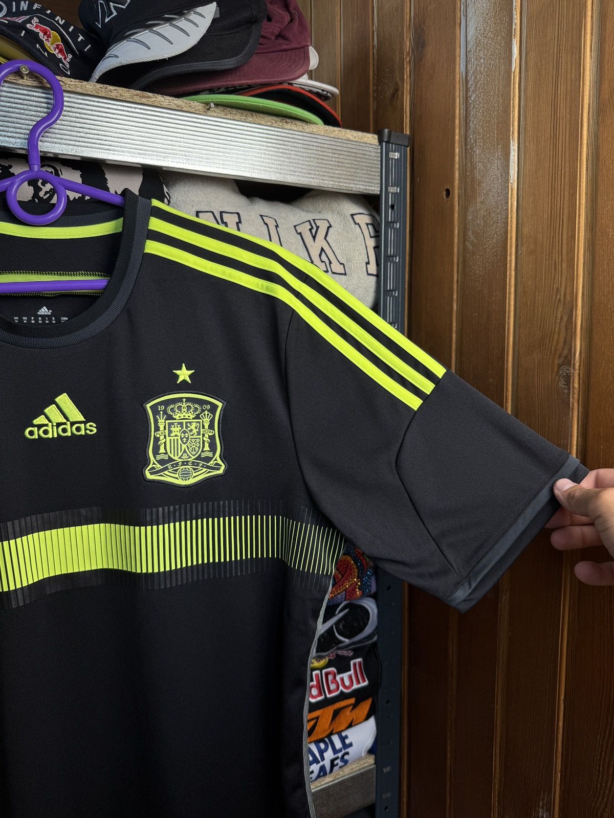 Adidas Spain 2010 2011 home shirt jersey soccer football kit tee Size US M / EU 48-50 / 2 - 5 Thumbnail