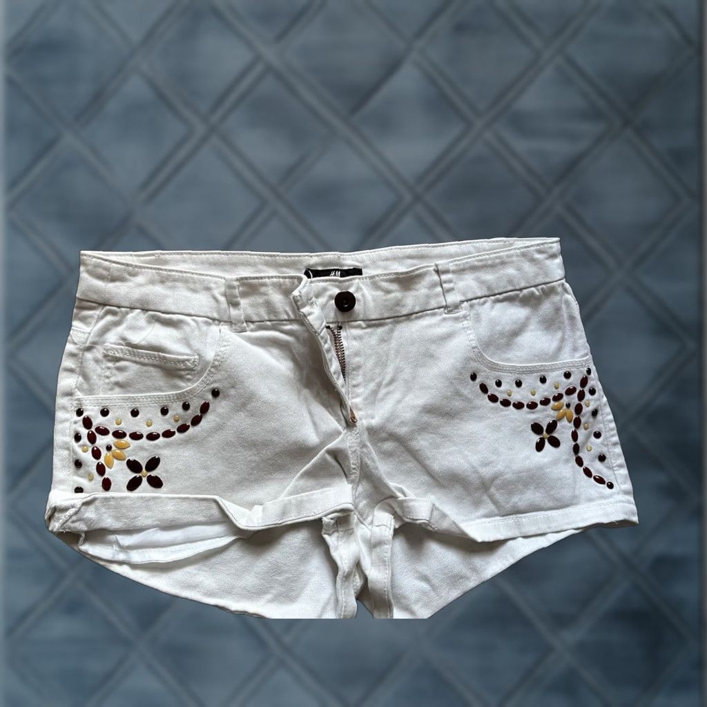 H&M H&M Shorts Denim Women Size 6 W28 White Hot Pants Size 28" / US 6 / IT 42 - 1 Thumbnail