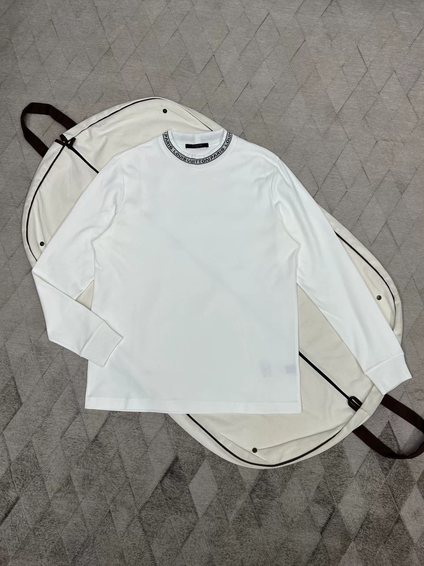 Louis Vuitton Louis Vuitton Classic Logo Collar Hoodie Size US L / EU 52-54 / 3 - 1 Thumbnail