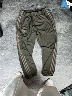 Yeezy clearance with joggers