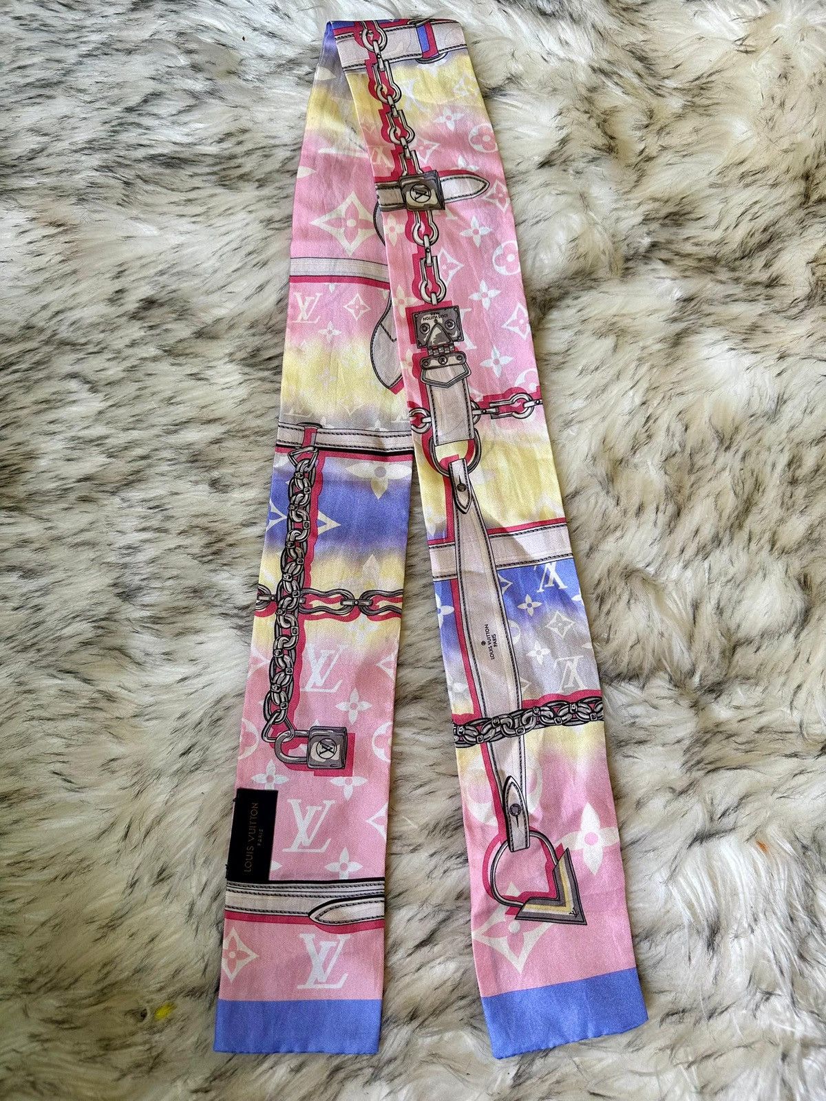 Louis Vuitton Authentic Louis Vuitton Silk Escale Confidential Bandeau Size ONE SIZE - 1 Thumbnail