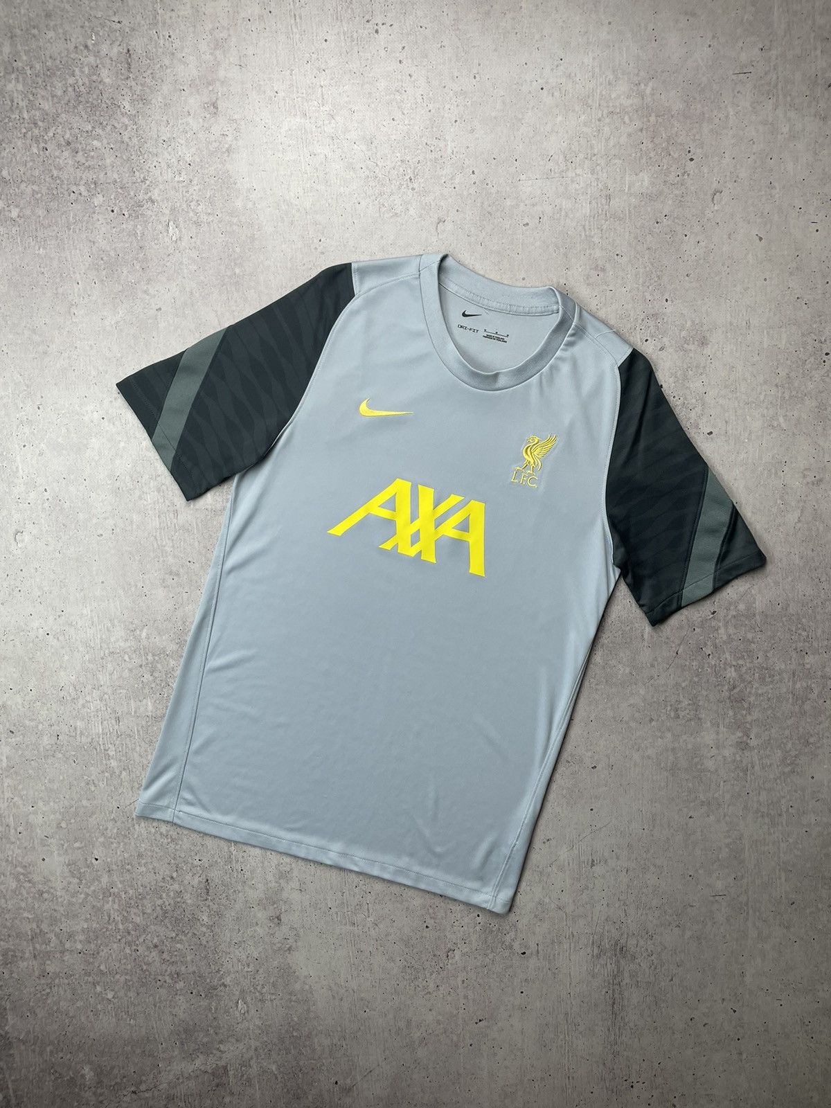 Nike Nike Liverpool soccer jersey size M Size US M / EU 48-50 / 2 - 1 Thumbnail