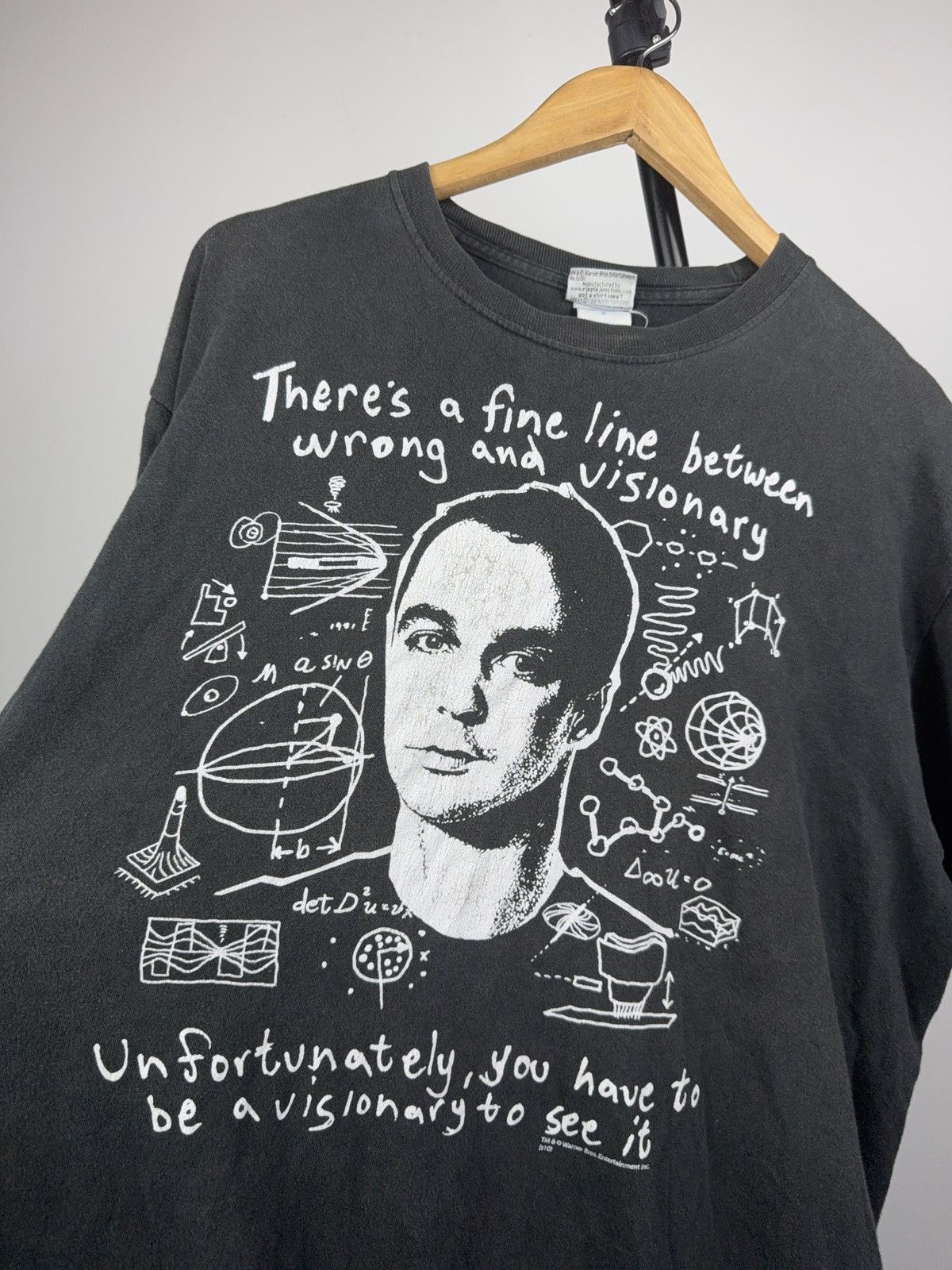 Warner Bros The 00s Y2K Big Bang Theory Logo Sheldon Cooper Tee Vintage Size US L / EU 52-54 / 3 - 6 Thumbnail
