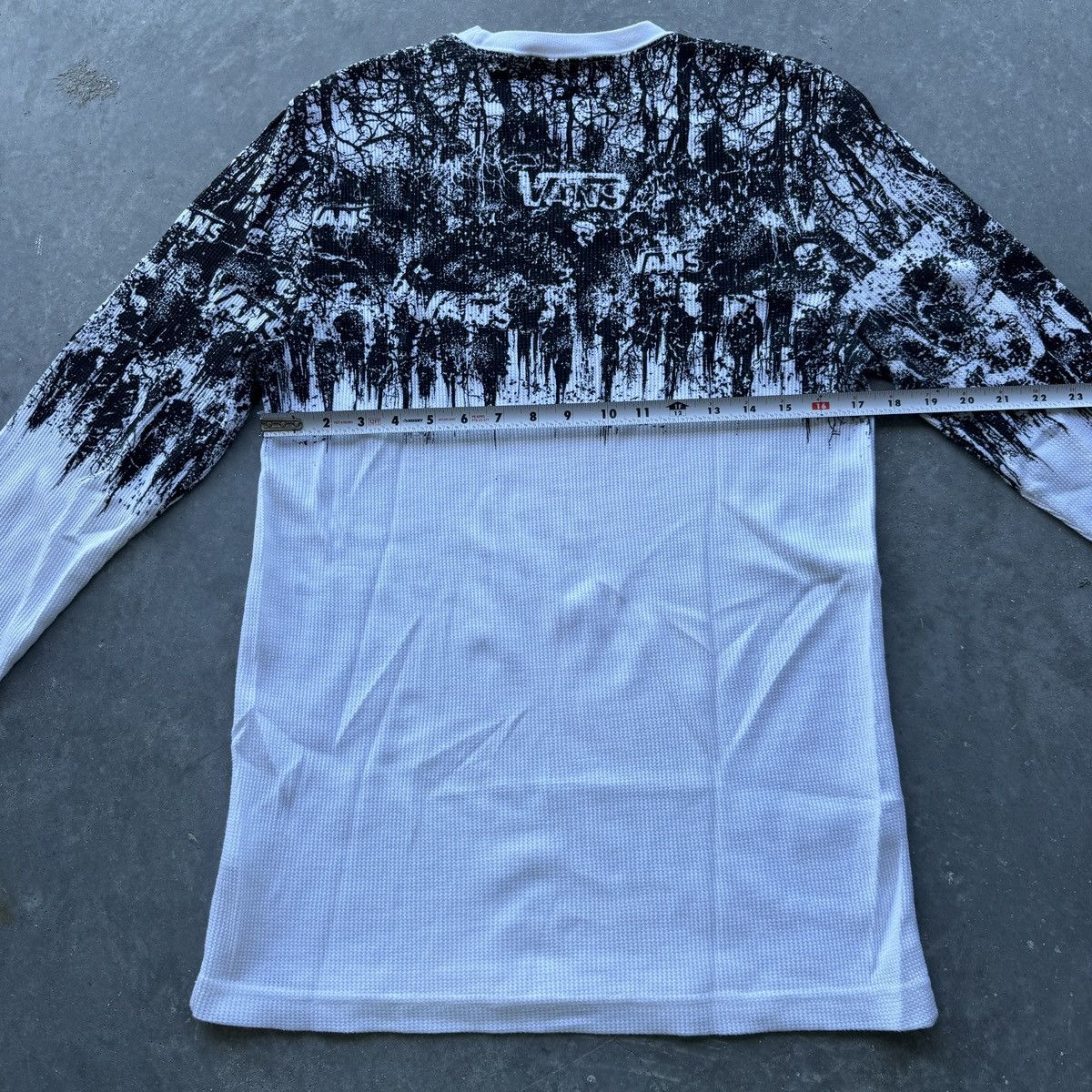Vans Vintage Y2K Vans Skulls Punk Thermal Long Sleeve Shirt Large Size US L / EU 52-54 / 3 - 7 Thumbnail