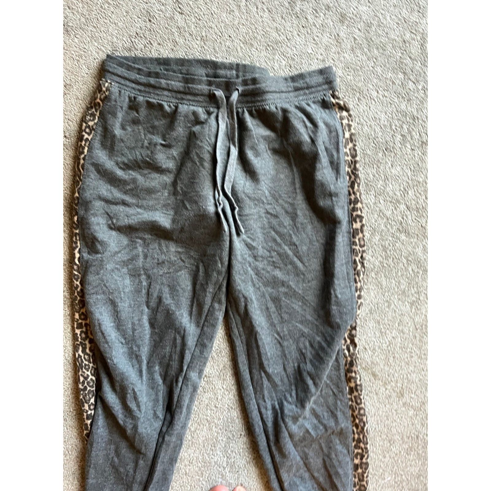 Splendid Splendid Women's Jogger Pants Gray Brown Cheetah Print Size Small Size 28" / US 6 / IT 42 - 2 Thumbnail