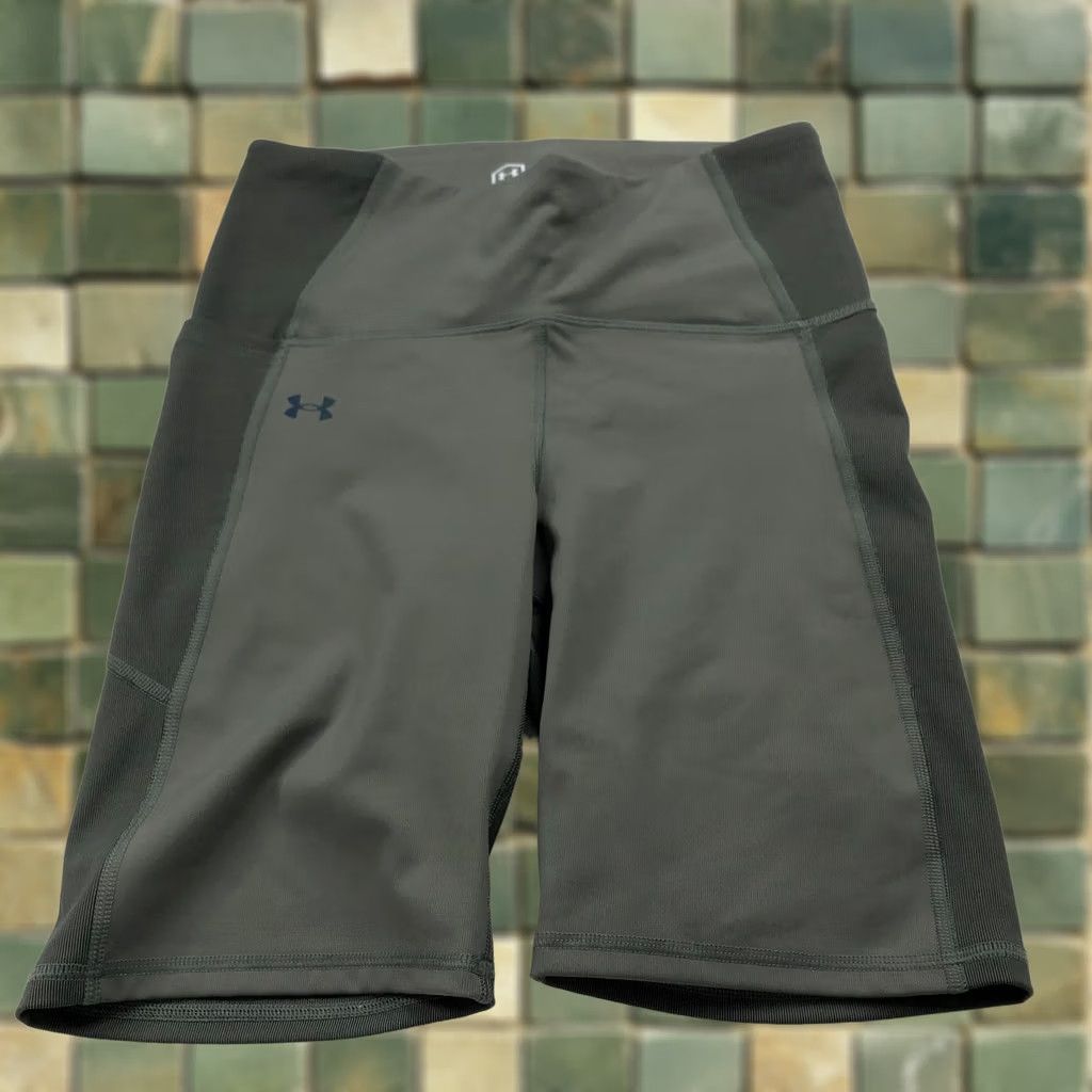 Under Armour Under Armour Celliant Medium (Fit 27In) Exercise Yoga Biker 9" Shorts Green Gray Women's Activewear Shorts Size L Inseam 9" Athletic Stretch Size 36" / US 14 / IT 50 - 1 Thumbnail