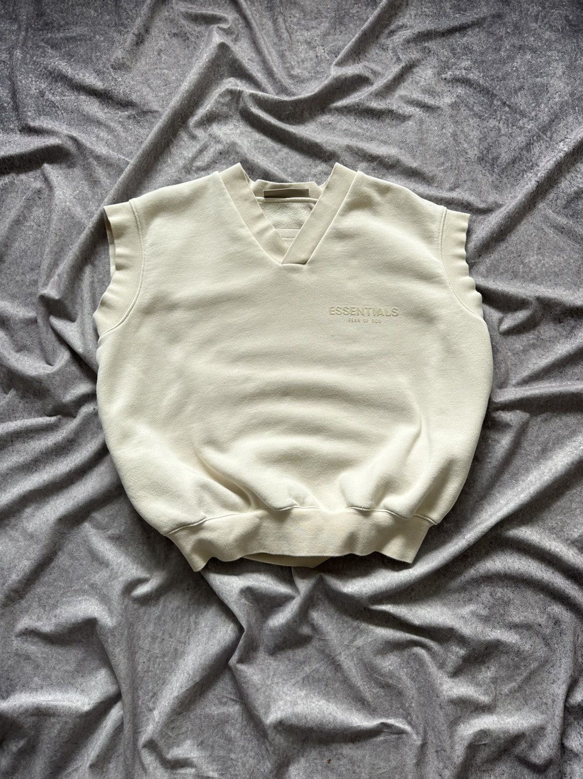Essentials Fear of God Essentials Fleece V Neck Sweater Vest Medium FOG Size US S / EU 44-46 / 1 - 1 Thumbnail