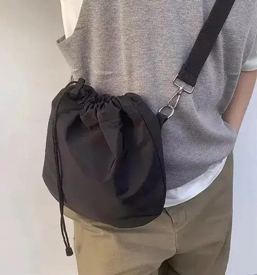 Japanese Brand 90s y2k casual crossbody pouch bag shoulder bag Size ONE SIZE - 1 Thumbnail