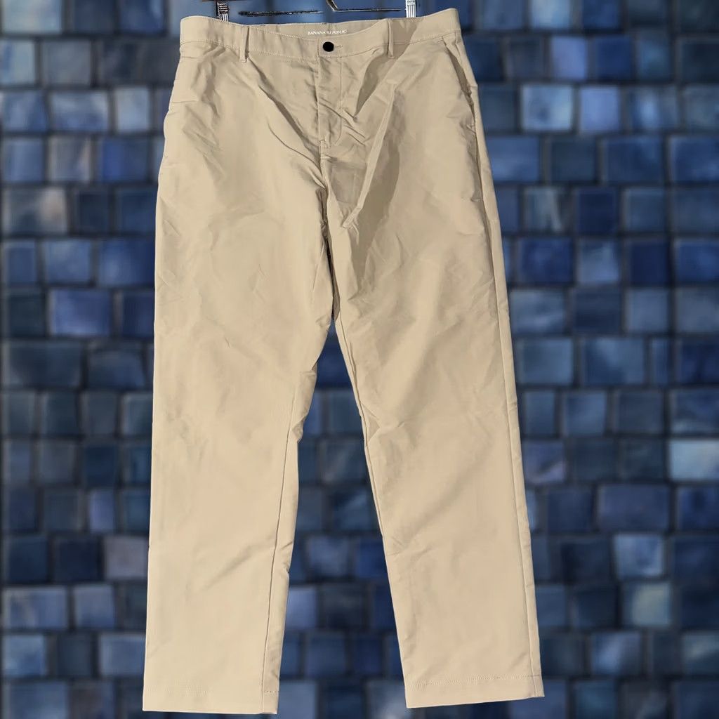 Banana Republic Banana Republic Pants Mens 38 X 30 Chino Straight Leg Tan Travel Pockets Zip Size US 38 / EU 54 - 1 Thumbnail