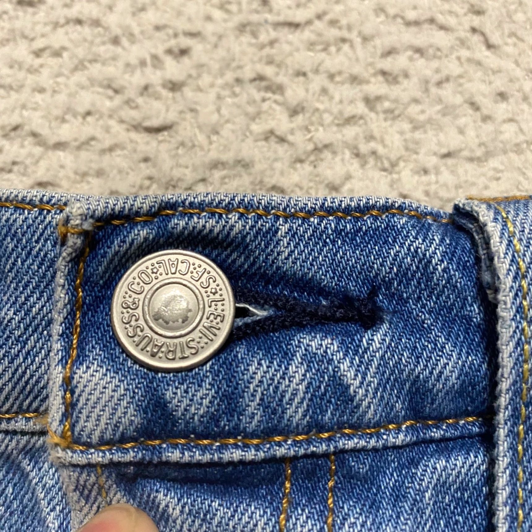 Levi's Levi's Womens Jeans Shorts Blue Denim High Rise Medium Wash 27 Inseam 2" Cut-Off 5-Pocket Design Stretch Pockets Casual Summer Spring Fall Womens Size 27" / US 4 / IT 40 - 4 Thumbnail