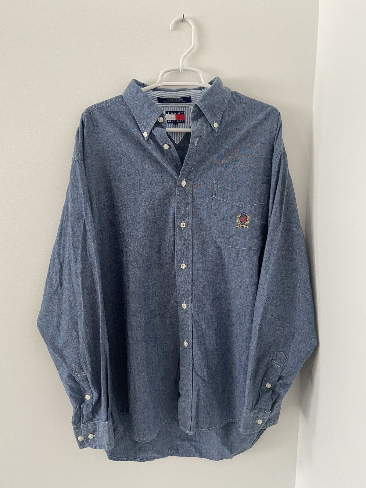 Tommy Hilfiger Vintage Tommy Hilfiger Crest Logo Button Up Size US L / EU 52-54 / 3 - 1 Thumbnail