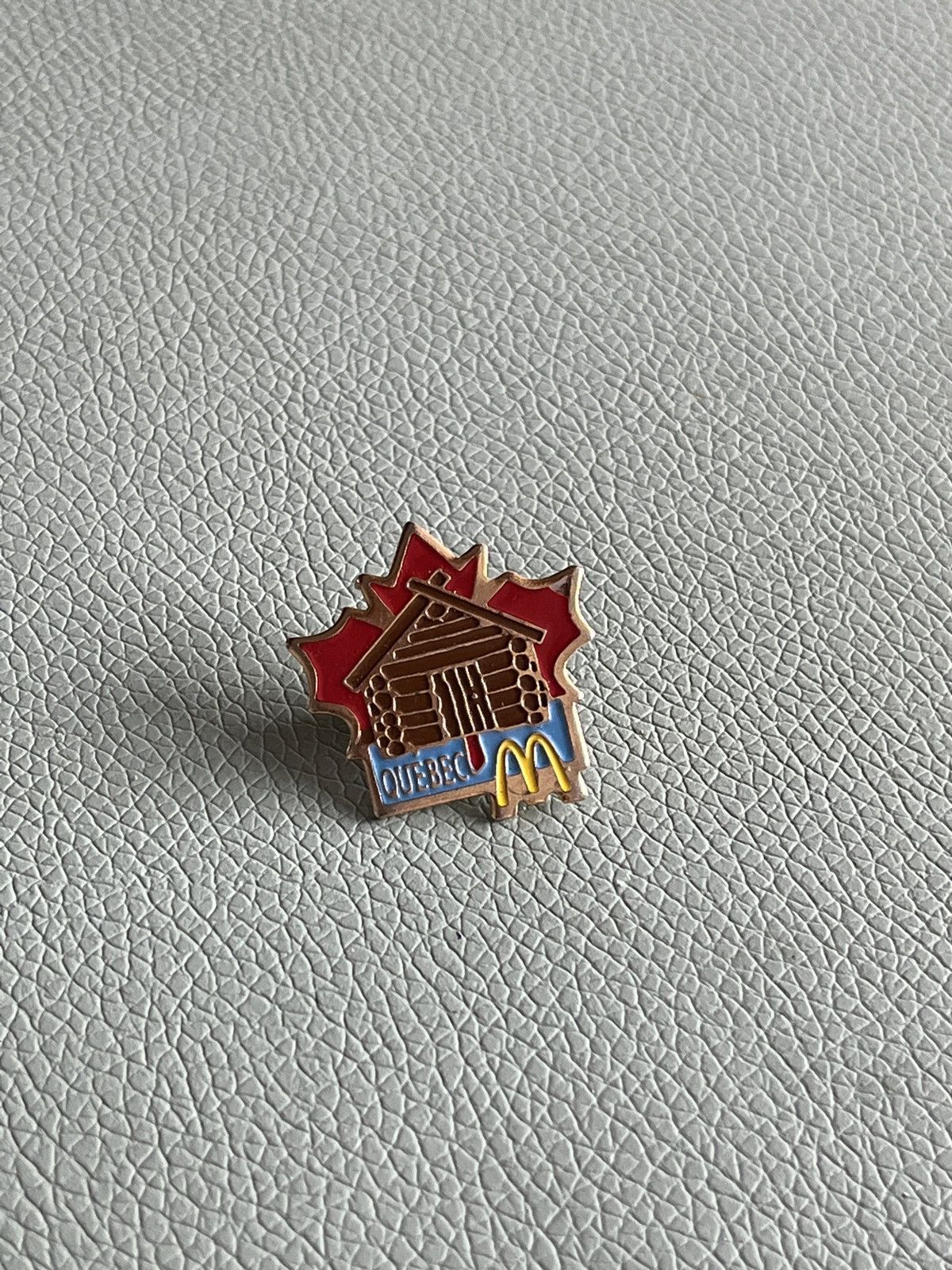 Junk Food × Vintage Mc Donald’s x Quebec vintage pin (90´s) Size ONE SIZE - 1 Thumbnail