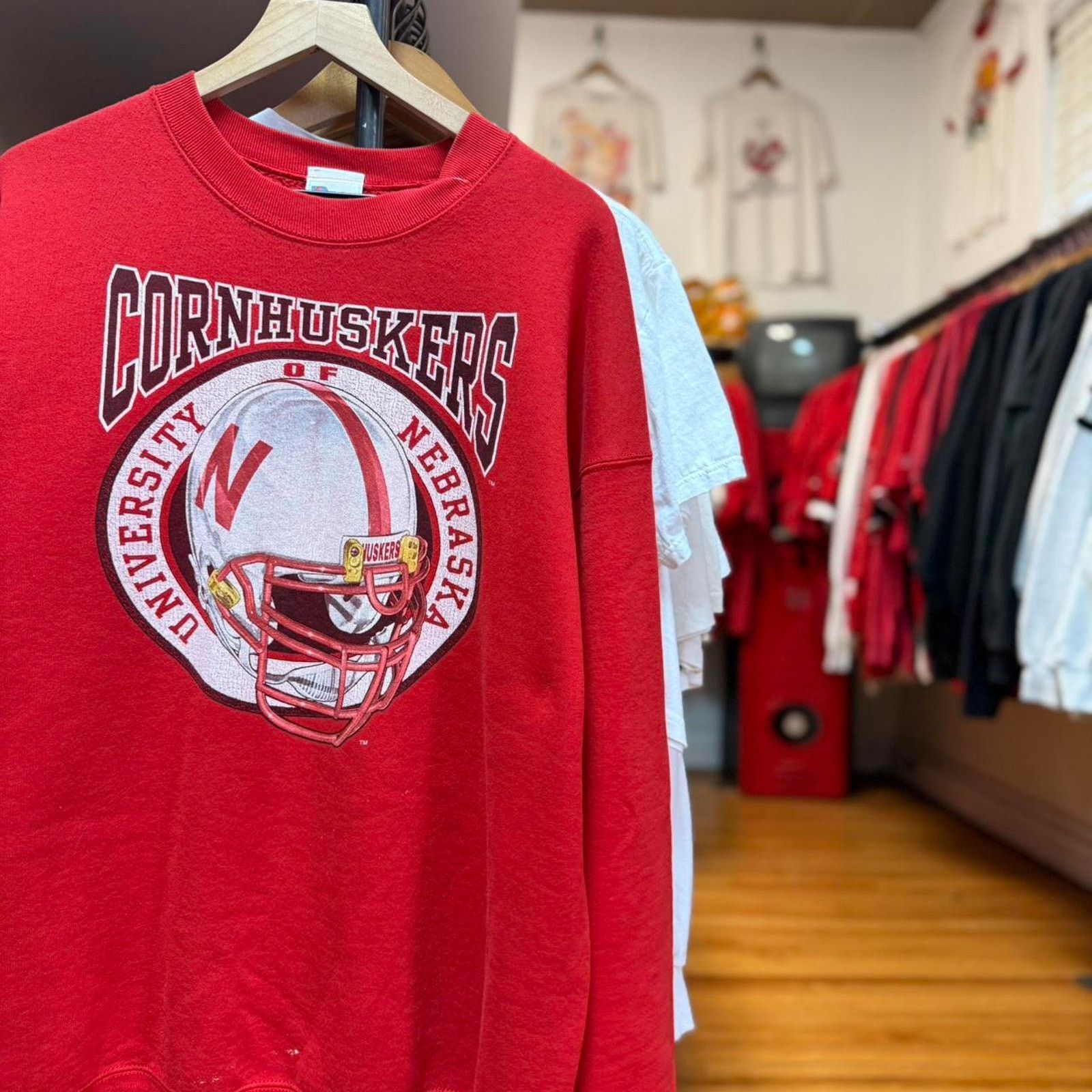Vintage Vintage 90s Nebraska Huskers Helmet Cornhuskers Crewneck Size US XXL / EU 58 / 5 - 1 Thumbnail