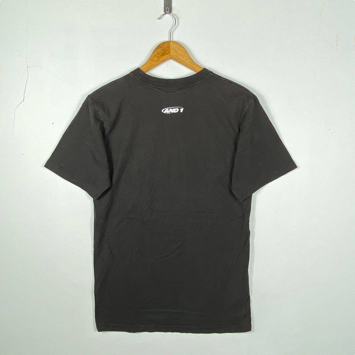 Vintage Vintage AND1 BASKETBALL Graphic Faded Tee Shirt Medium Size Size US M / EU 48-50 / 2 - 4 Thumbnail