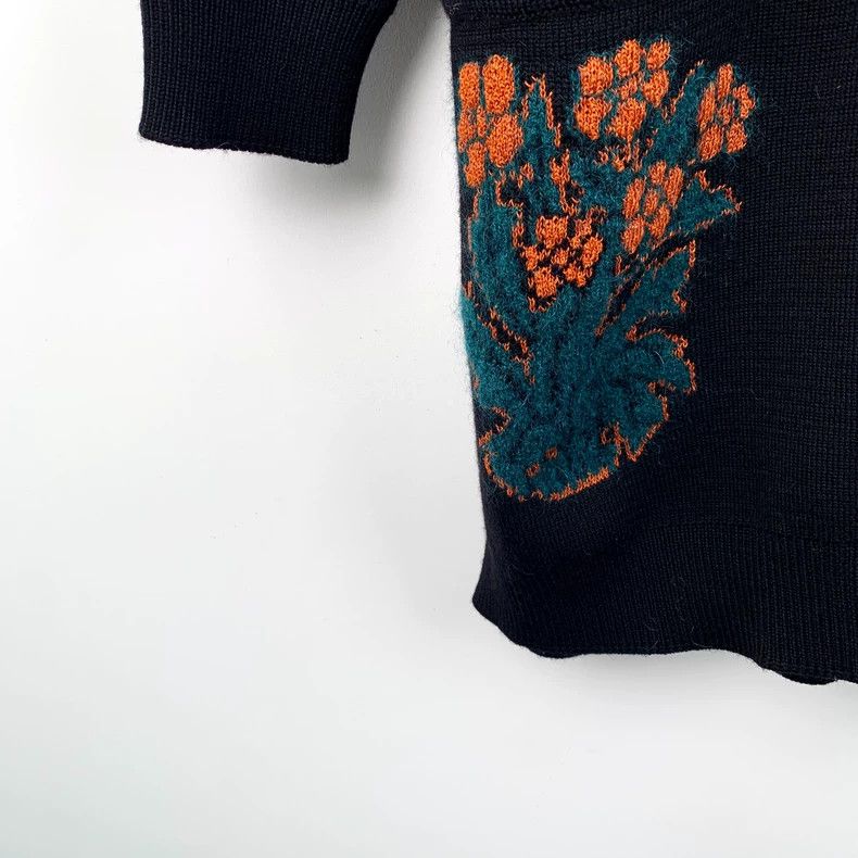 Loewe LOEWE Black rabbit embroidered wool V-neck single row knit Size S / US 4 / IT 40 - 4 Thumbnail