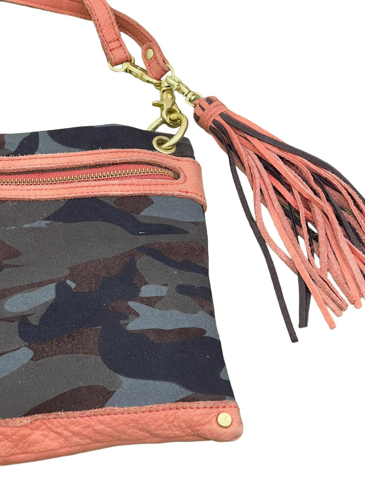 Japanese Brand Full Leather Nouer Cross Body Camo Sling Bag 2🟩 Size ONE SIZE - 14 Thumbnail