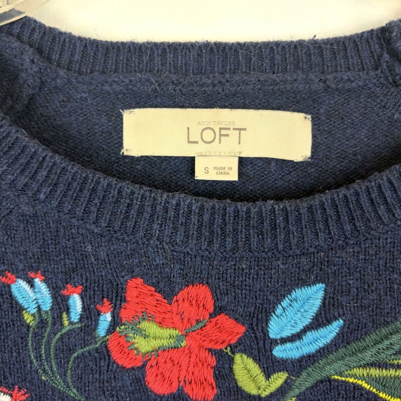 Loft LOFT Floral Embroidered Sweater Womens Small Blue Crew Neck Preppy Old Money Size S / US 4 / IT 40 - 3 Thumbnail