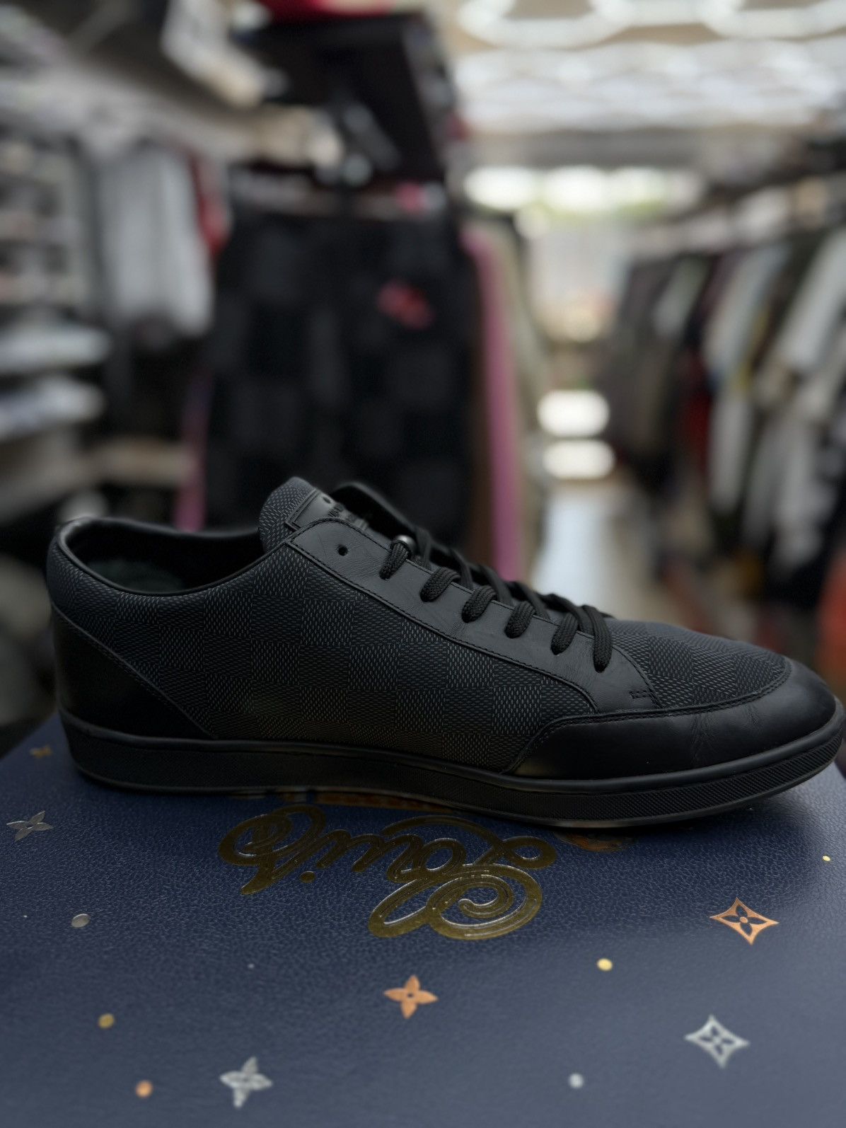 Louis Vuitton Louis Vuitton Black Monogram Sneakers Size 10UK/11US Size US 11 / EU 44 - 11 Thumbnail