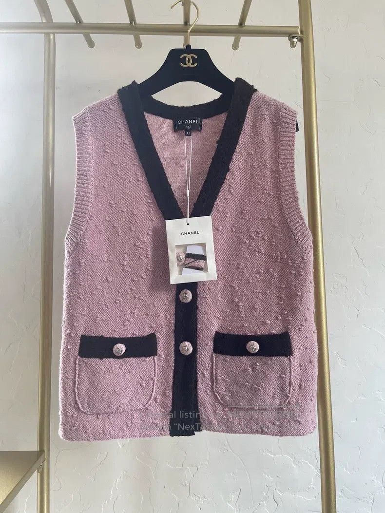 Chanel Chanel 24k pink knitted vest Size XXS / US 00 / IT 34 - 1 Thumbnail