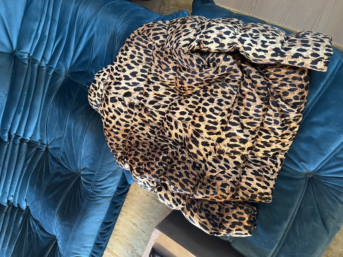 Balenciaga 🐆 REMOVING SOON🐆 FW19 balenciaga puffer c shape leopard Size US S / EU 44-46 / 1 - 7 Thumbnail