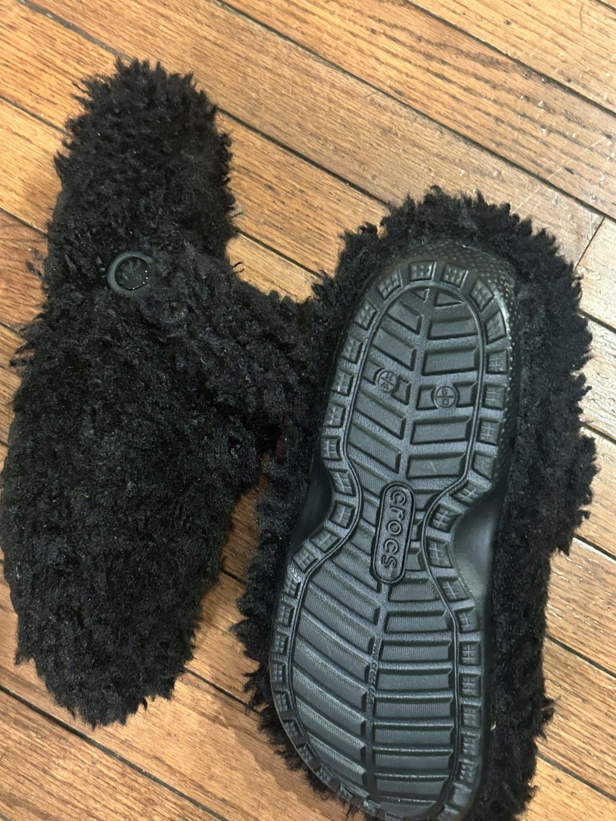 Crocs Croxs shaggy fur Size US 11 / IT 41 - 4 Thumbnail