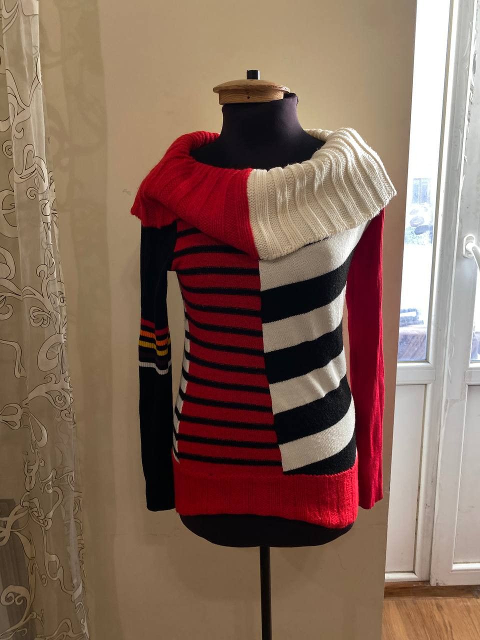 Miss Sixty MISS SIXTY Wool Blend Knit Sweater Cut-Out Waist Ring Detail Size L / US 10 / IT 46 - 1 Thumbnail
