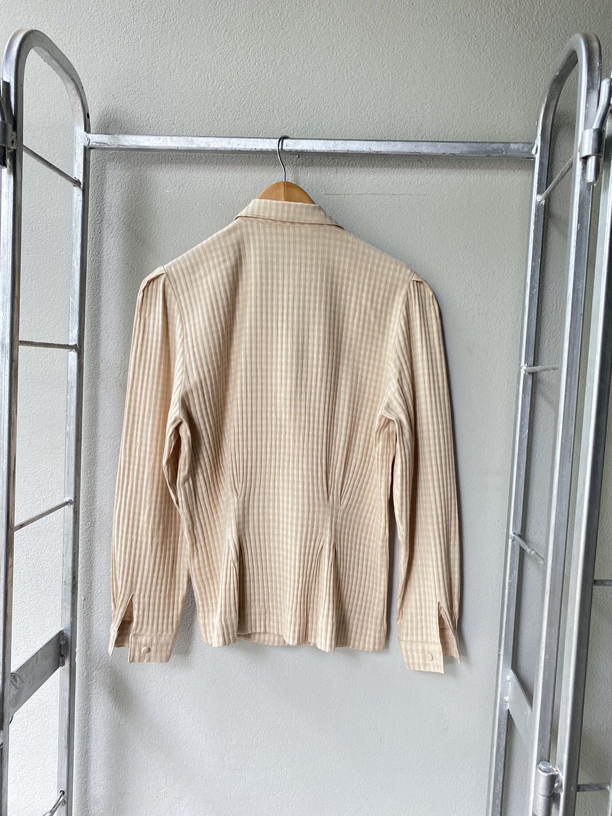 Burberry Burberry vintage beige blouse Size ONE SIZE - 16 Thumbnail