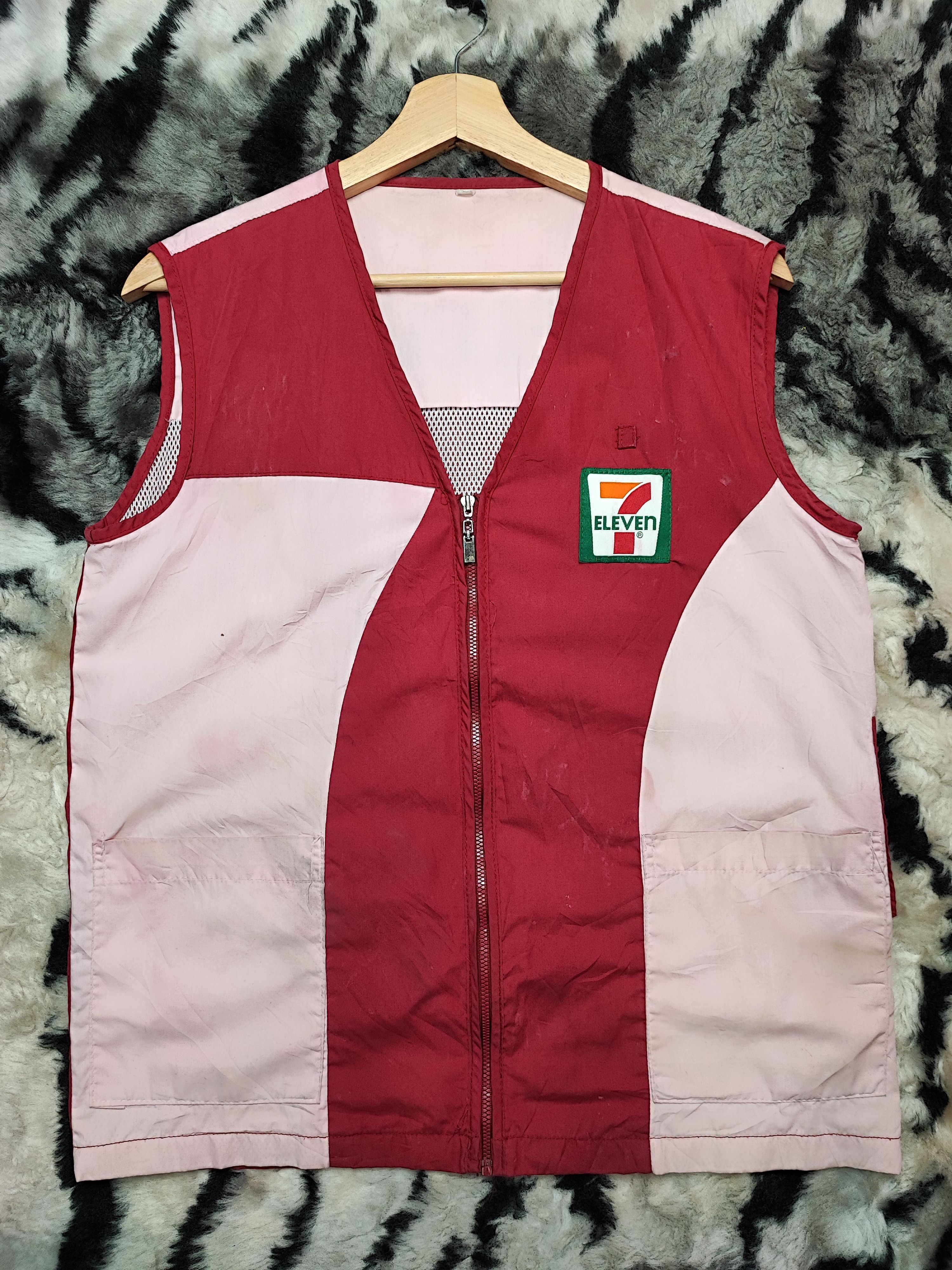 Vintage UNIFORM VINTAGE 7-Eleven EMPLOYEE WORKWEAR RED COLLECTIBLE Size US S / EU 44-46 / 1 - 2 Thumbnail