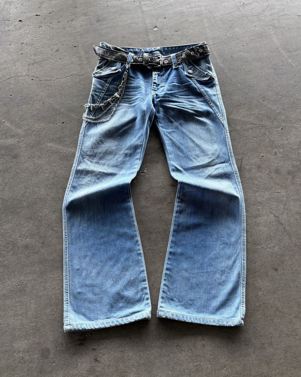 Blue Blue Japan × Japanese Brand Blue Blue Japan Flared Denim Jeans Size US 29 - 1 Thumbnail