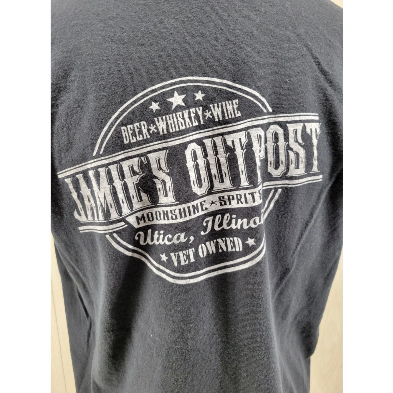 Gildan VINTAGE Jamie's Outpost Utica Illinois Black Shirt Men's Large Size US L / EU 52-54 / 3 - 7 Thumbnail