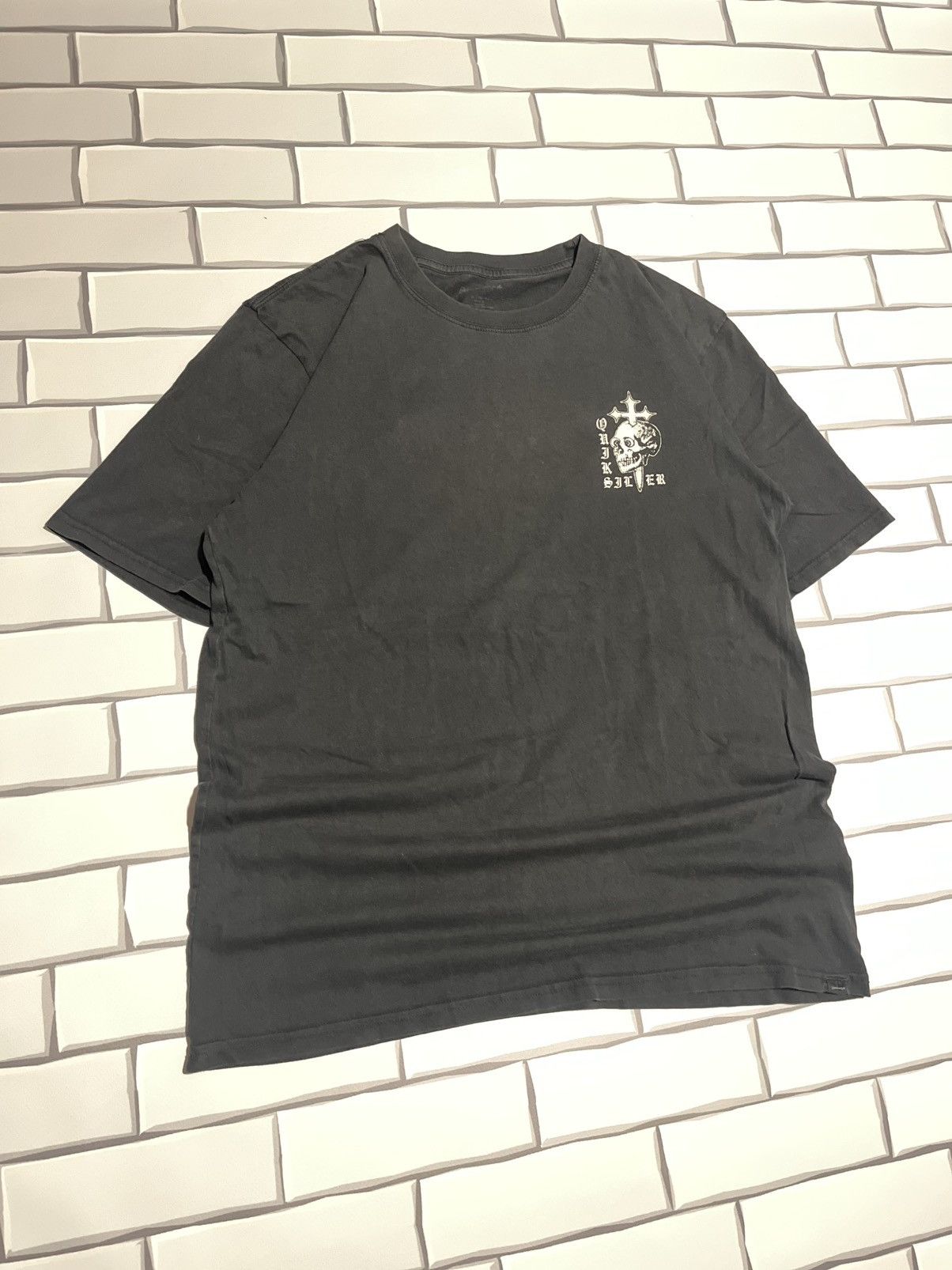 Quiksilver Quiksilver Vintage Skull Snake Cross Graphic T-Shirt Size US XL / EU 56 / 4 - 6 Thumbnail
