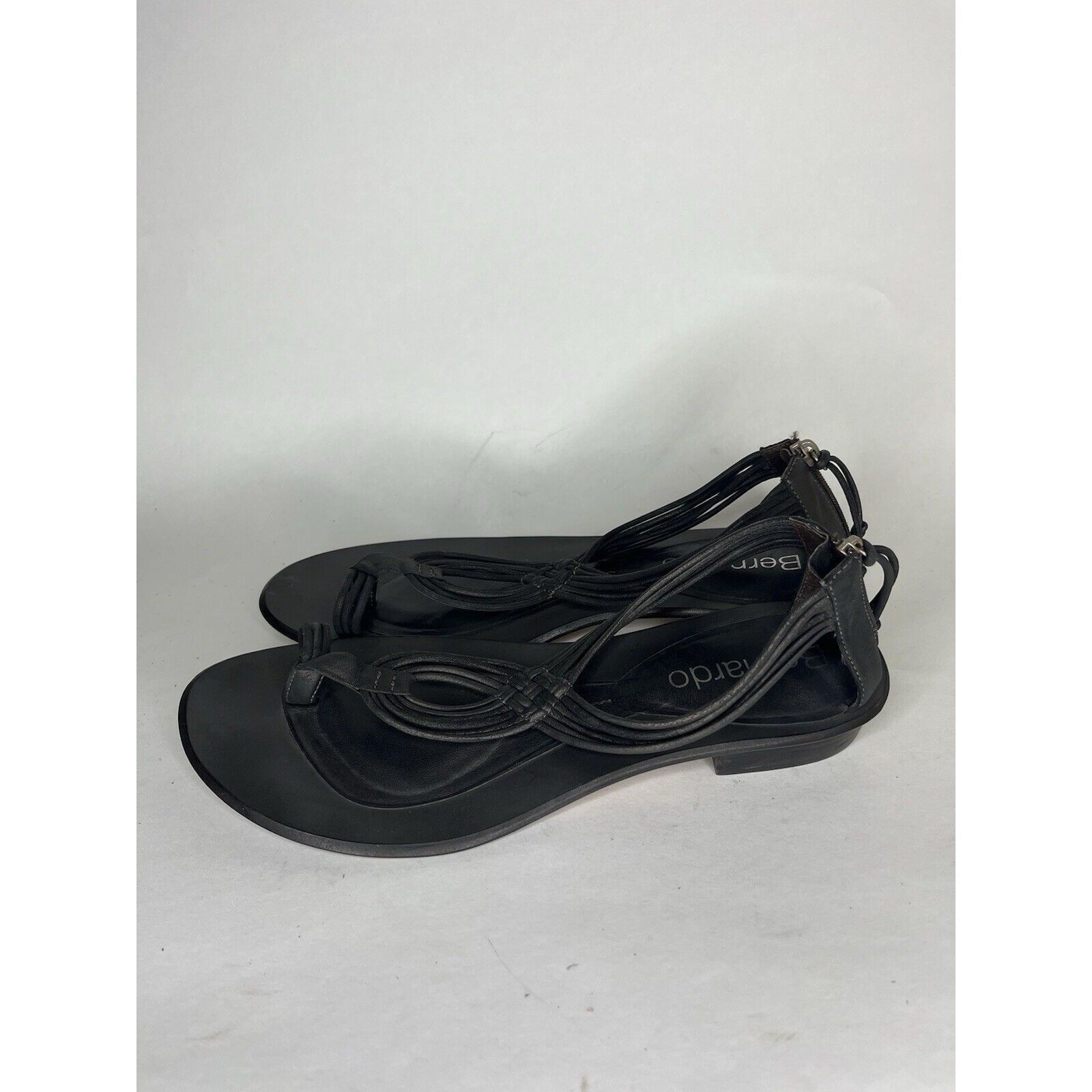 Other Bernardo Black Leather Toe Post Back Zipper Heel Sandals Wom Size US 8.5 / IT 38.5 - 3 Thumbnail