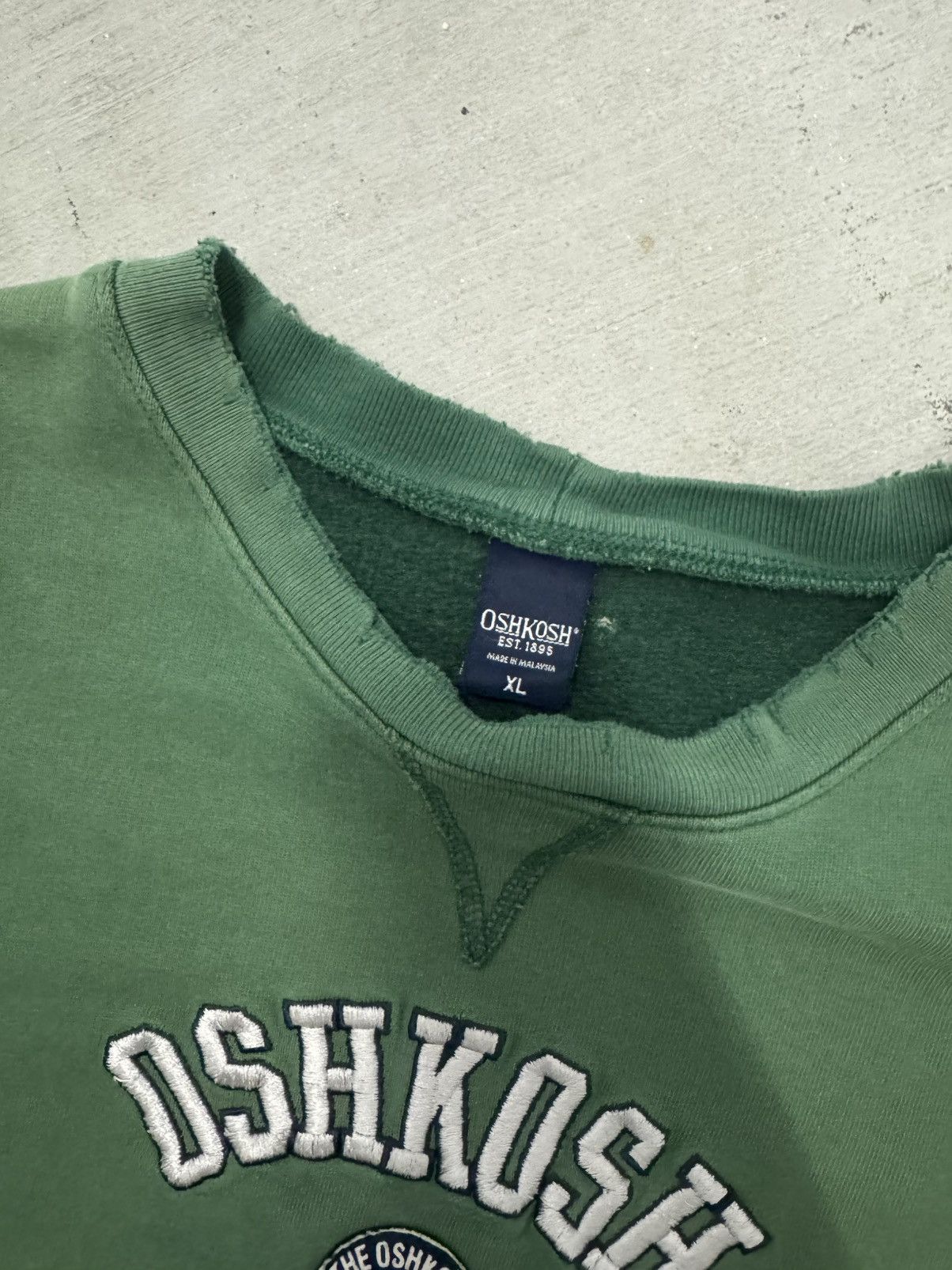 4GSELLER Vintage Distressed OshKosh Faded Green Crewneck Size US XL / EU 56 / 4 - 5 Thumbnail